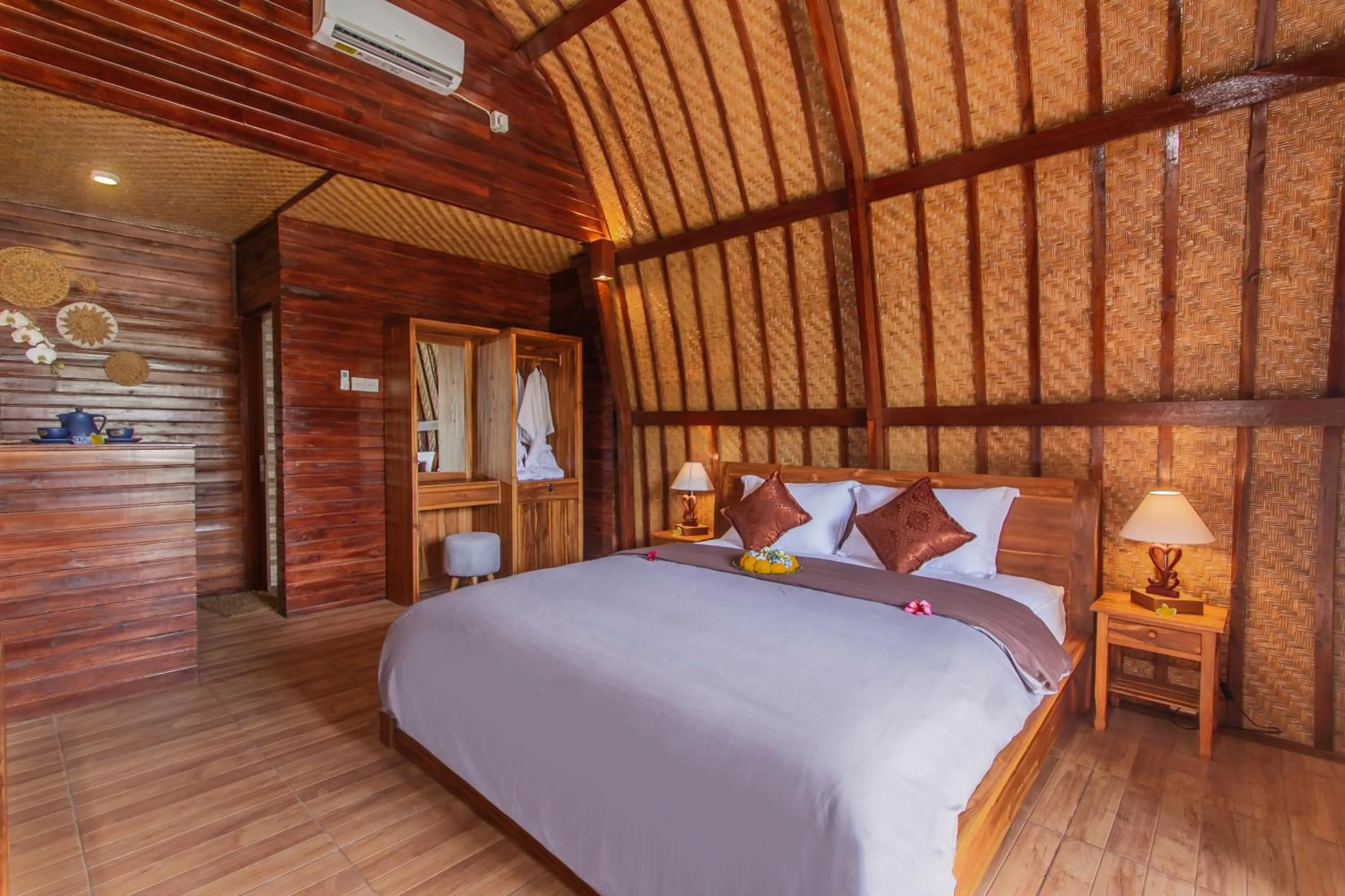 Photo of the whole room, Bed in Mailaku House