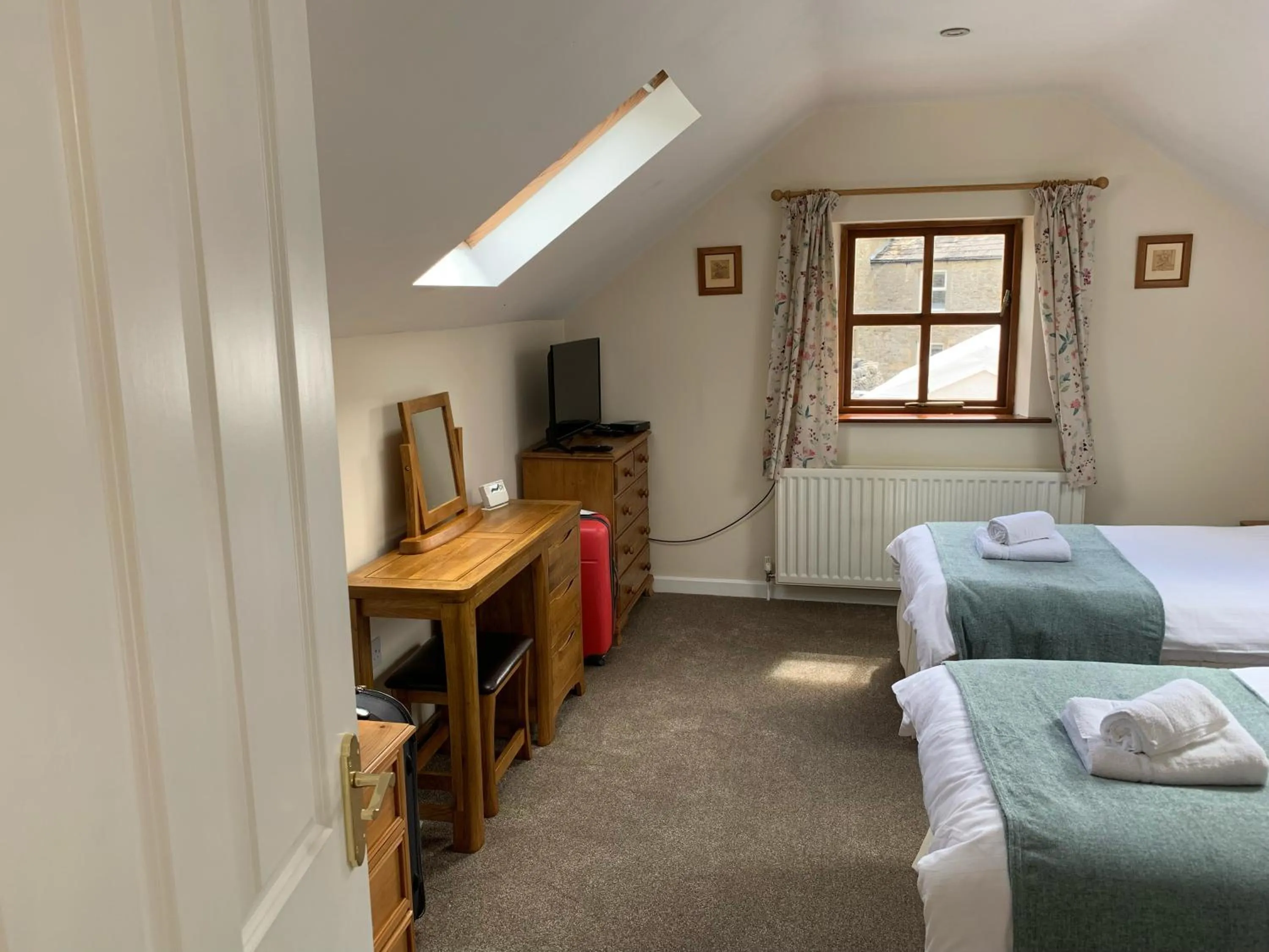Photo of the whole room, Bed in Fox and Hounds Cottage, Starbotton