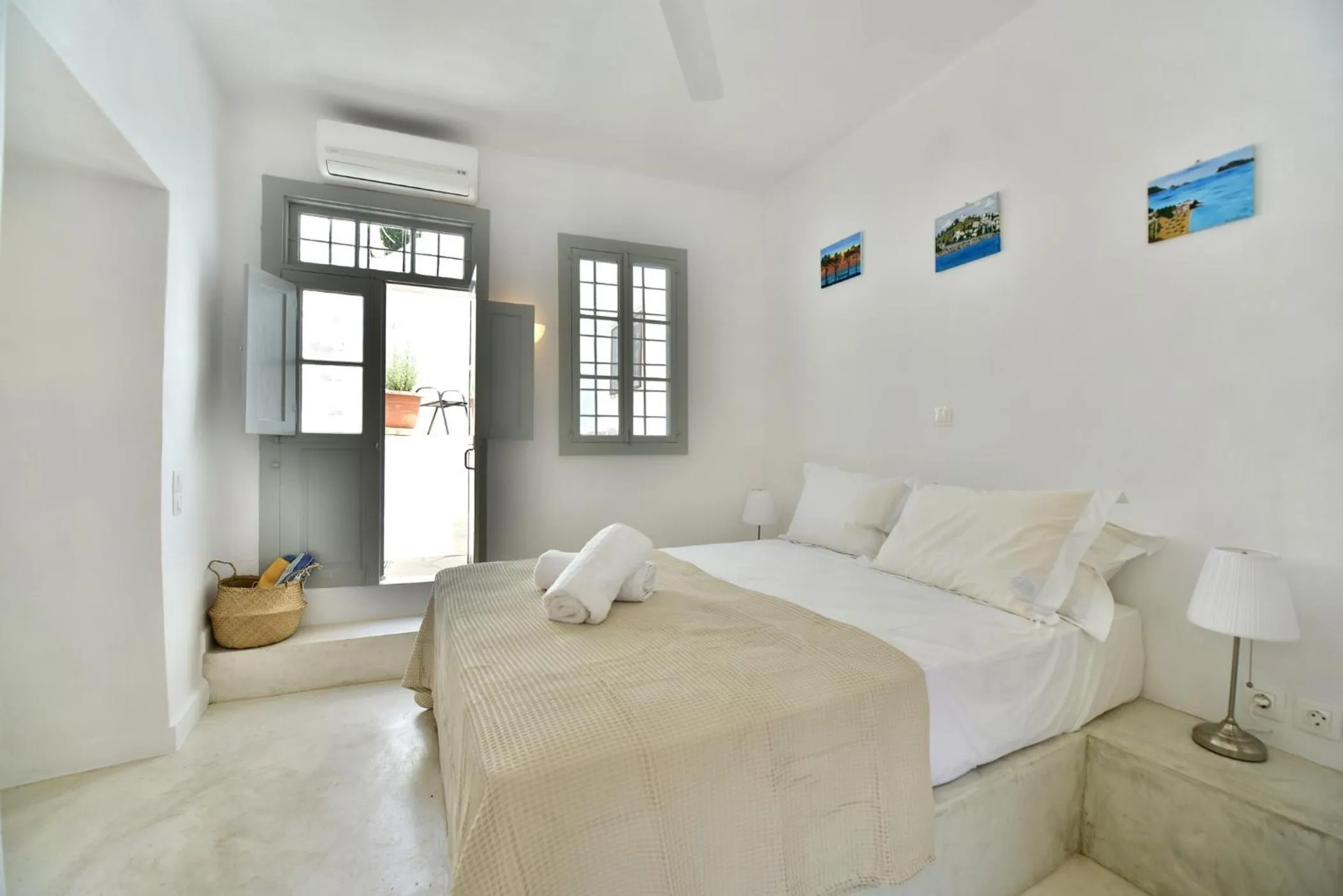 Bed in Hydra Art Suites