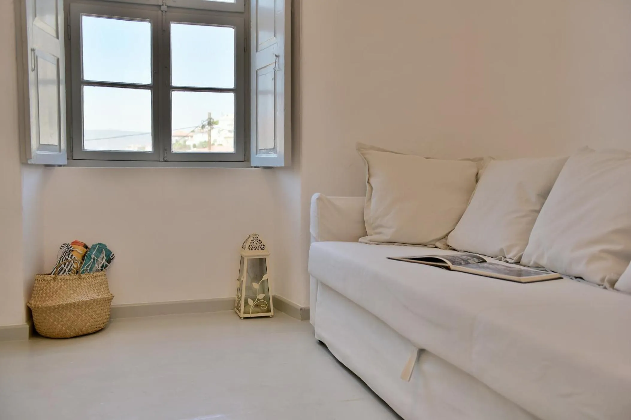 Living room in Hydra Art Suites