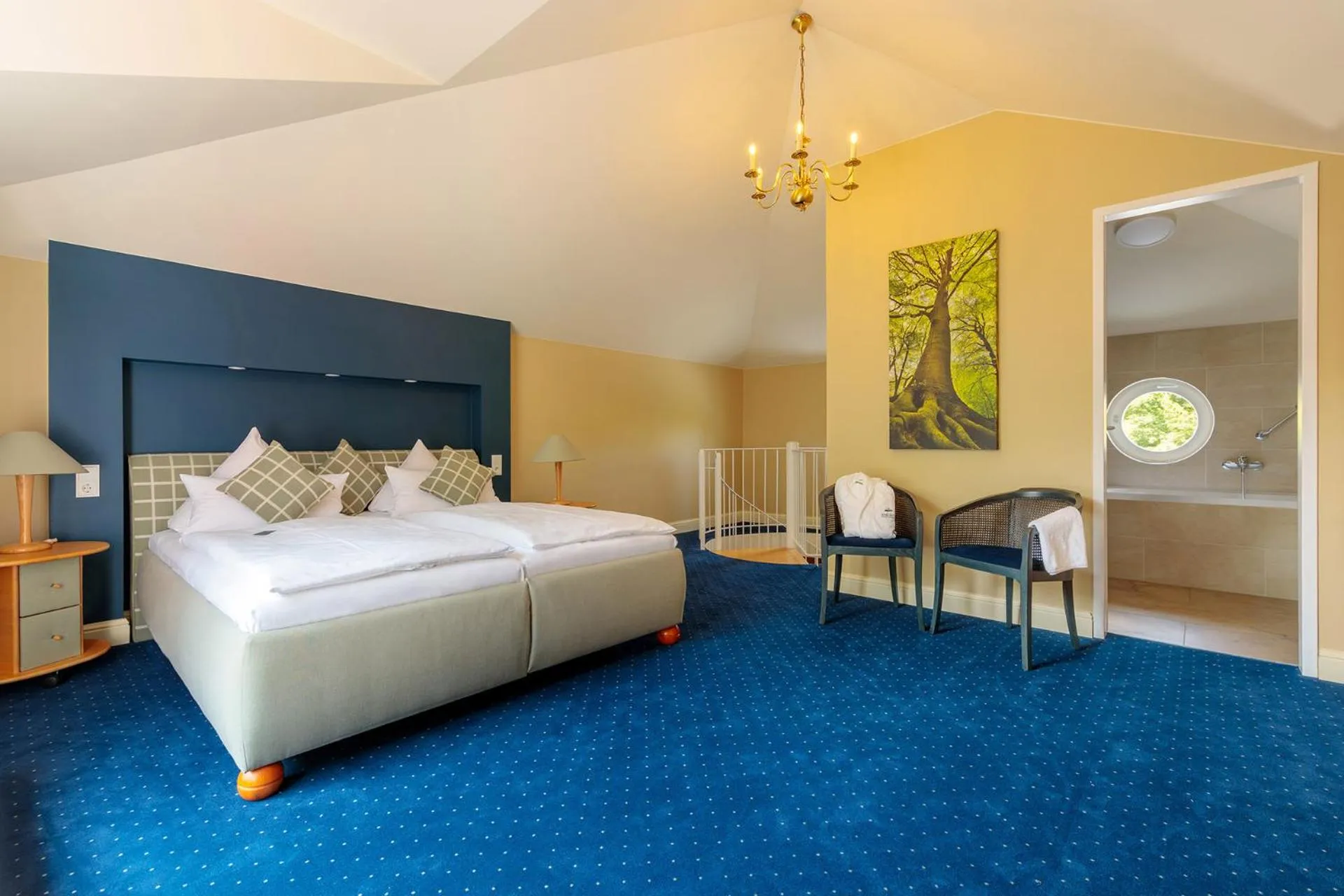 Bathroom, Bed in INSELHOTEL Potsdam