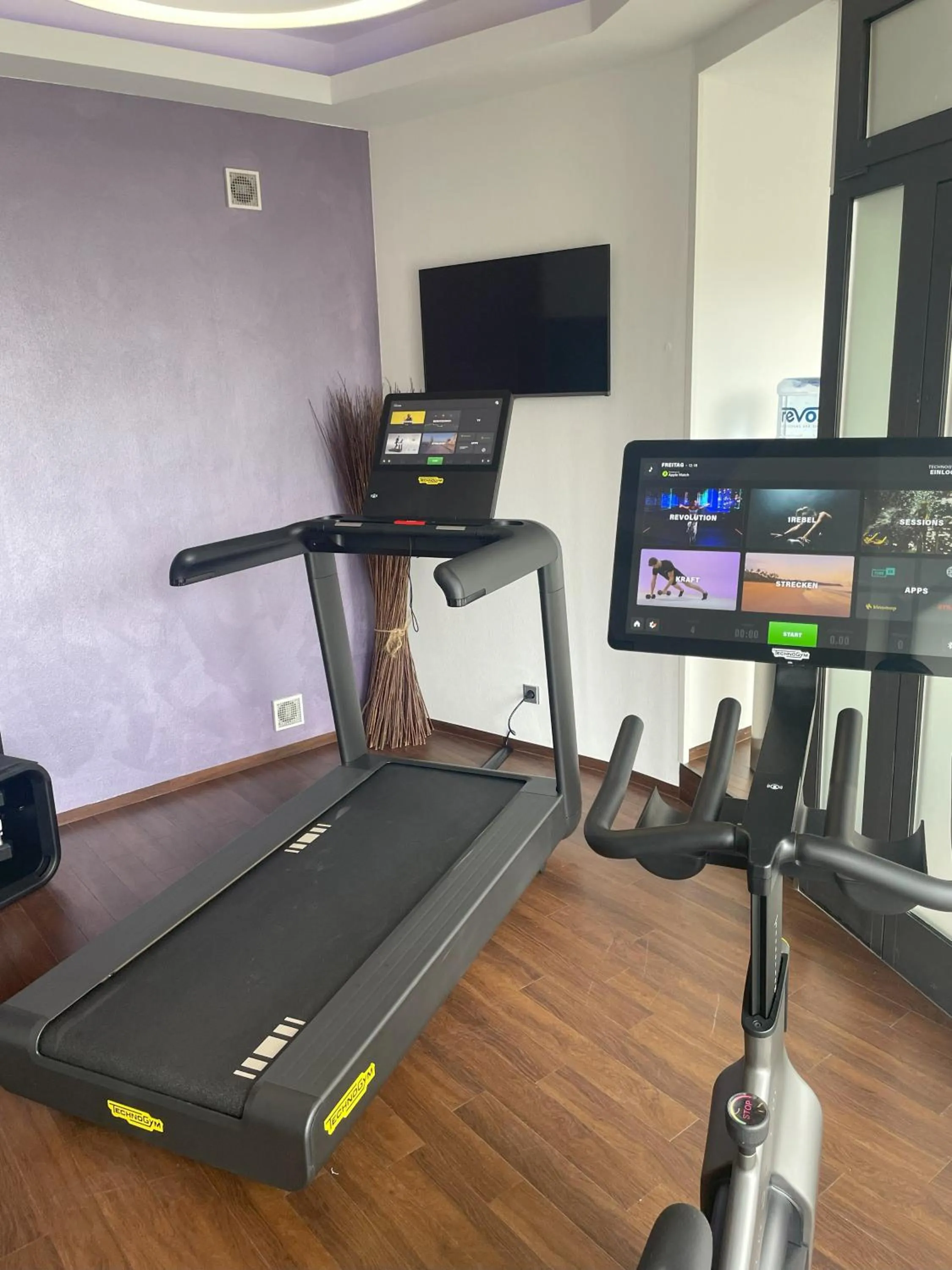 Fitness centre/facilities in Central Hotel