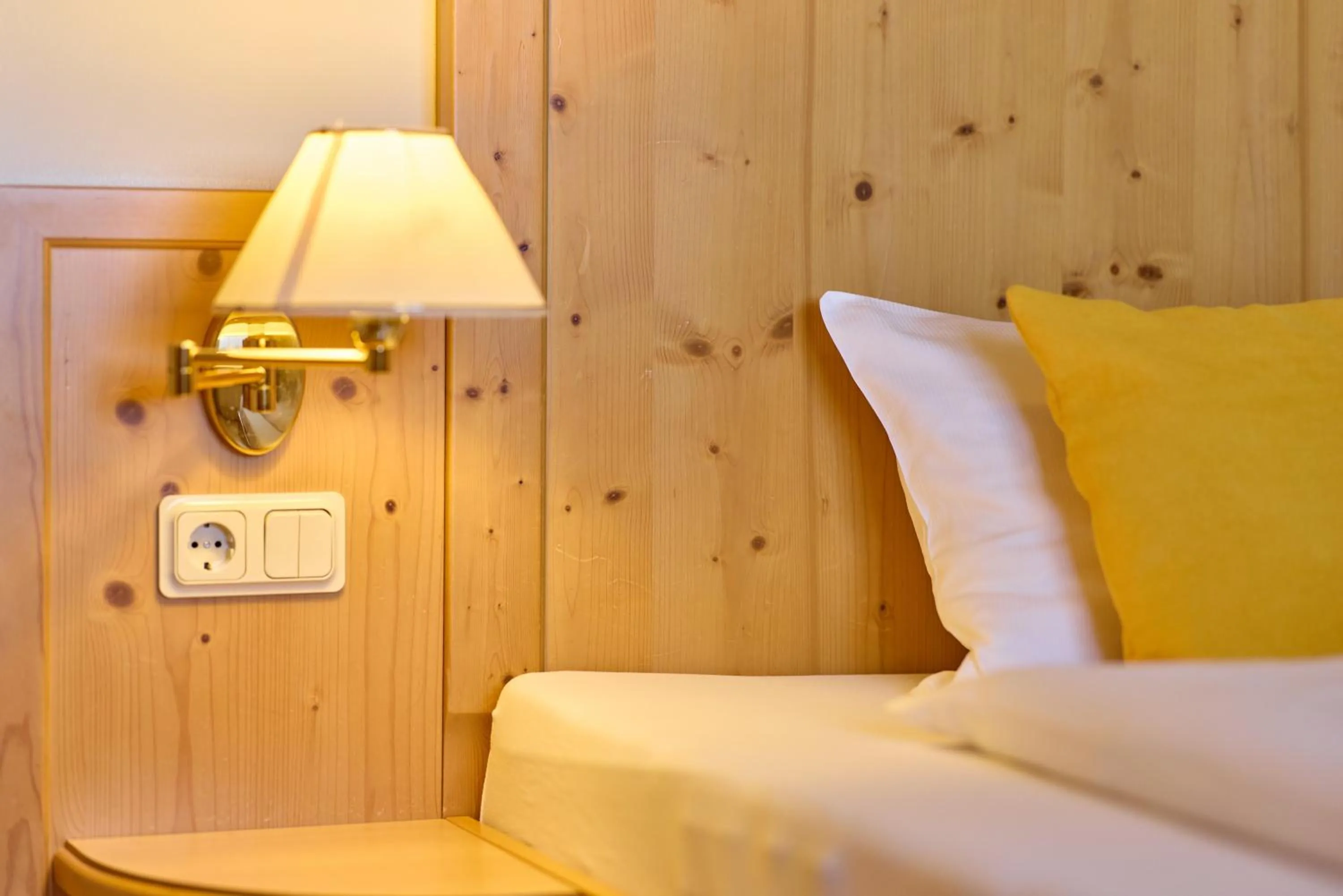 Bedroom, Bed in Airport-Hotel Fortuna