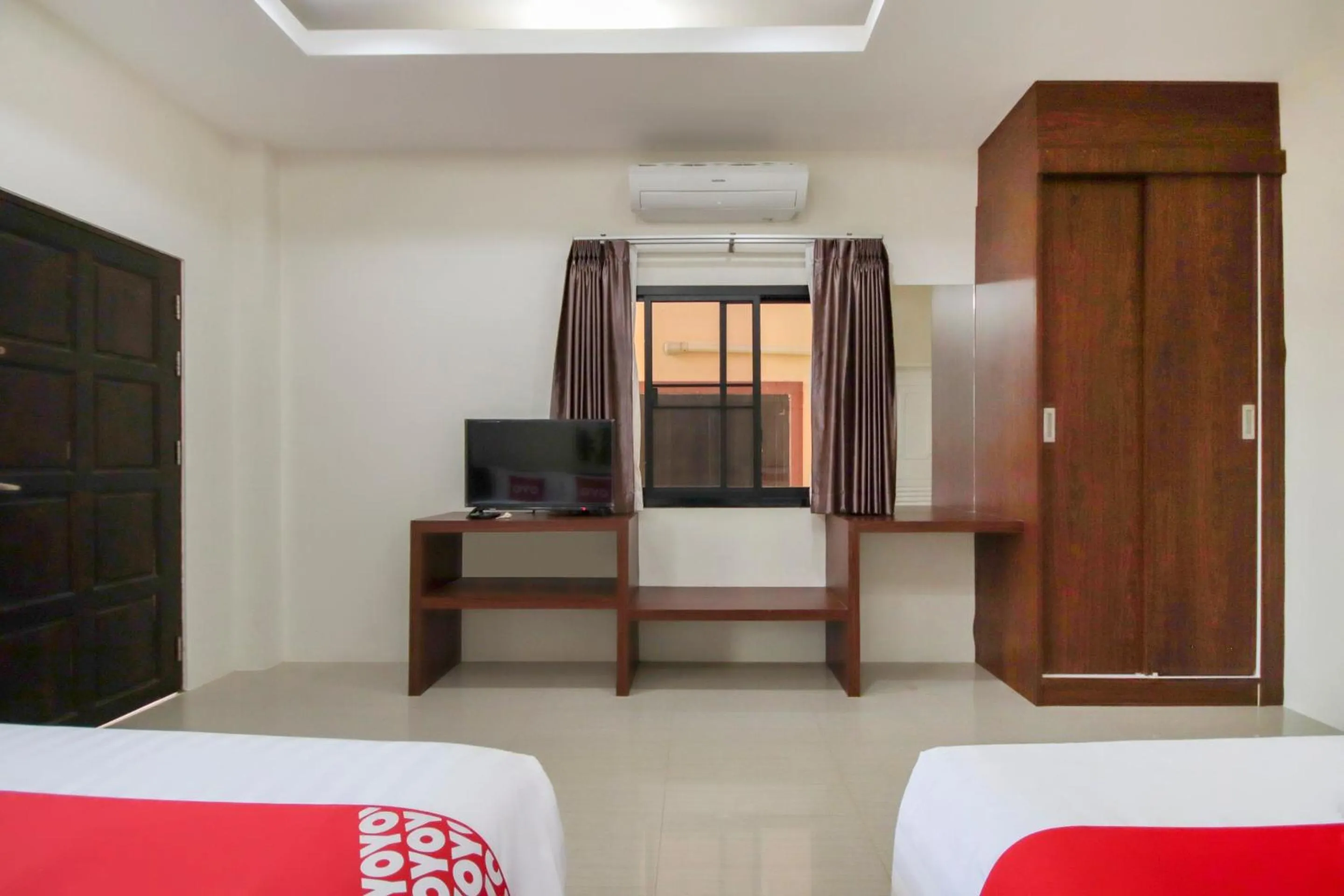 Bedroom, Bed in Napas House