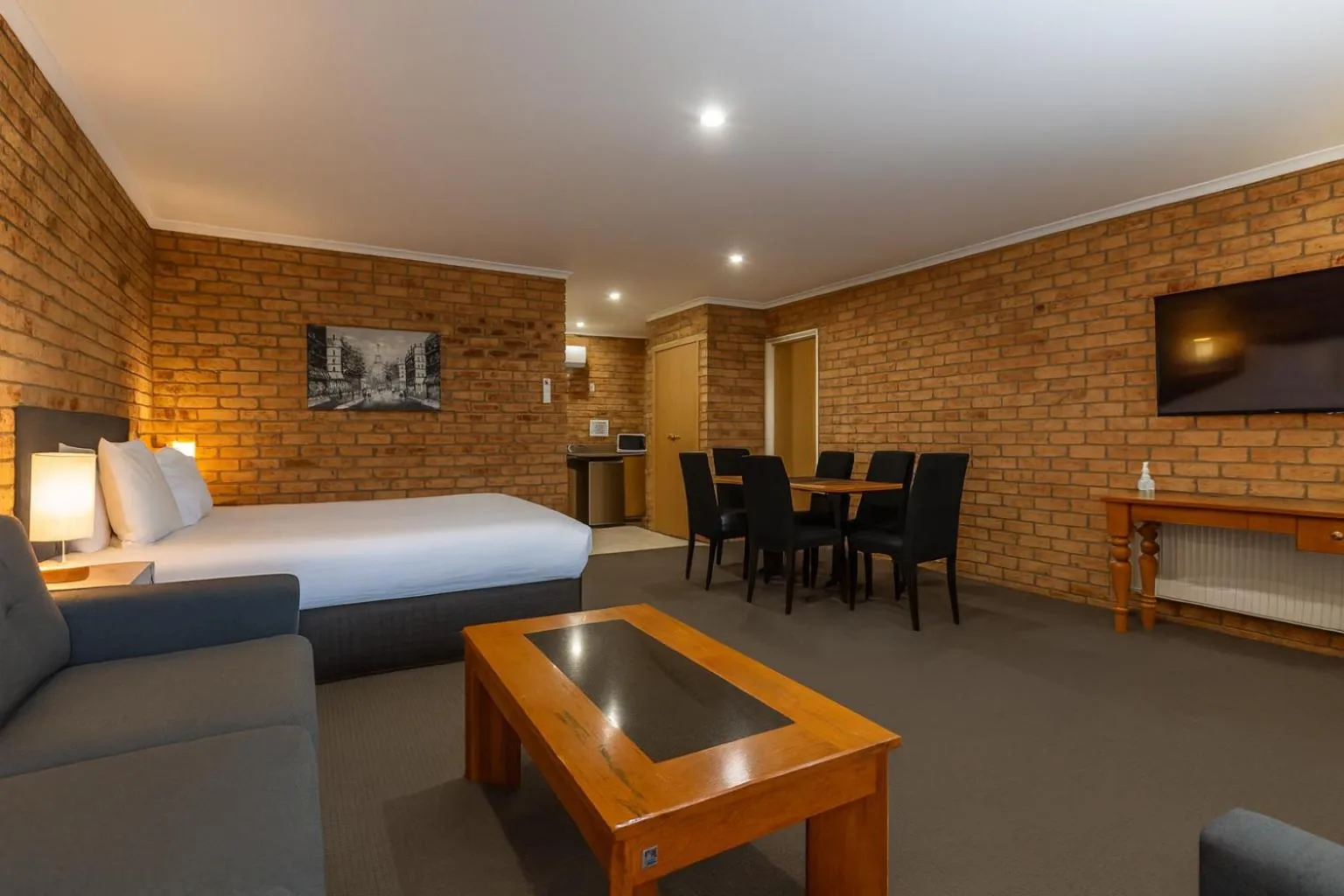 TV and multimedia, Bed in Wonthaggi Motel