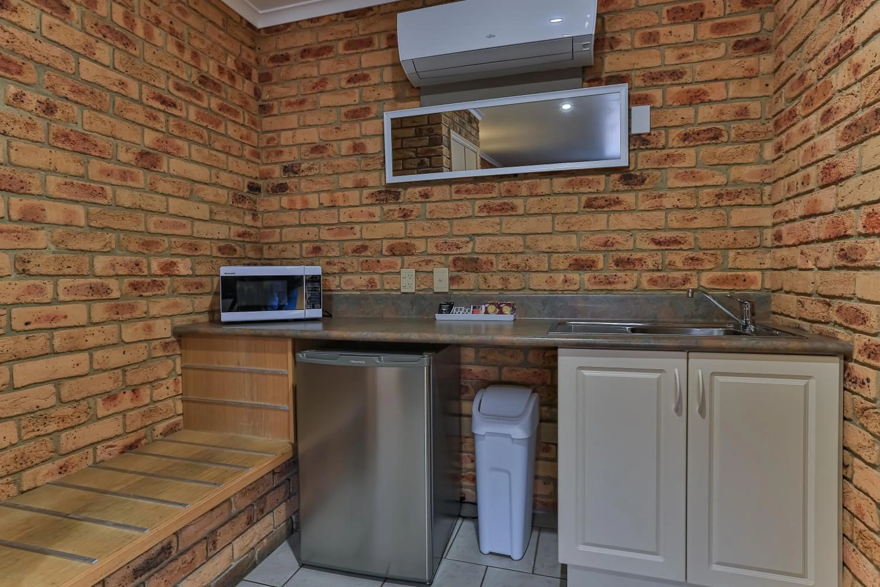 Kitchen or kitchenette in Wonthaggi Motel