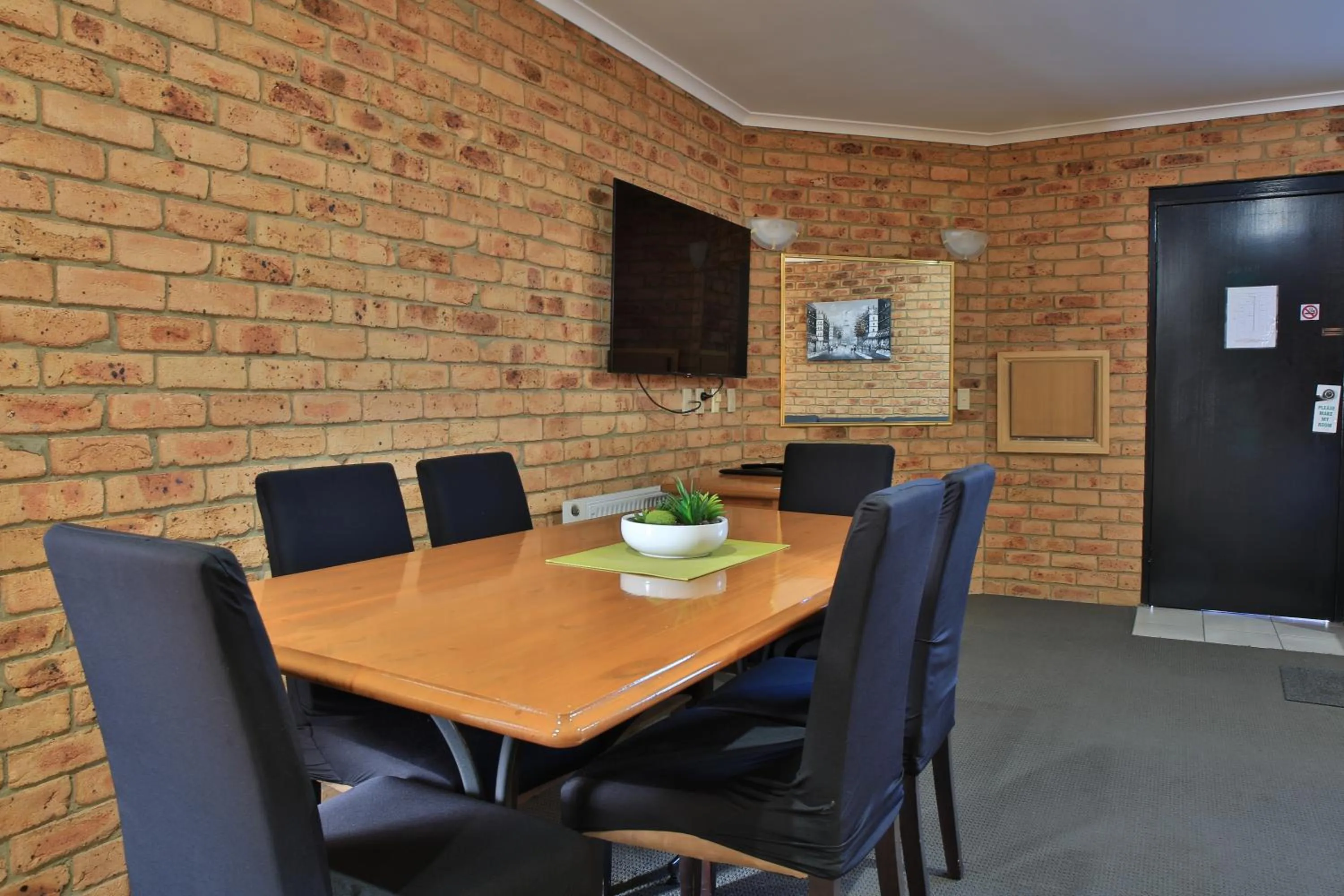 Dining area in Wonthaggi Motel
