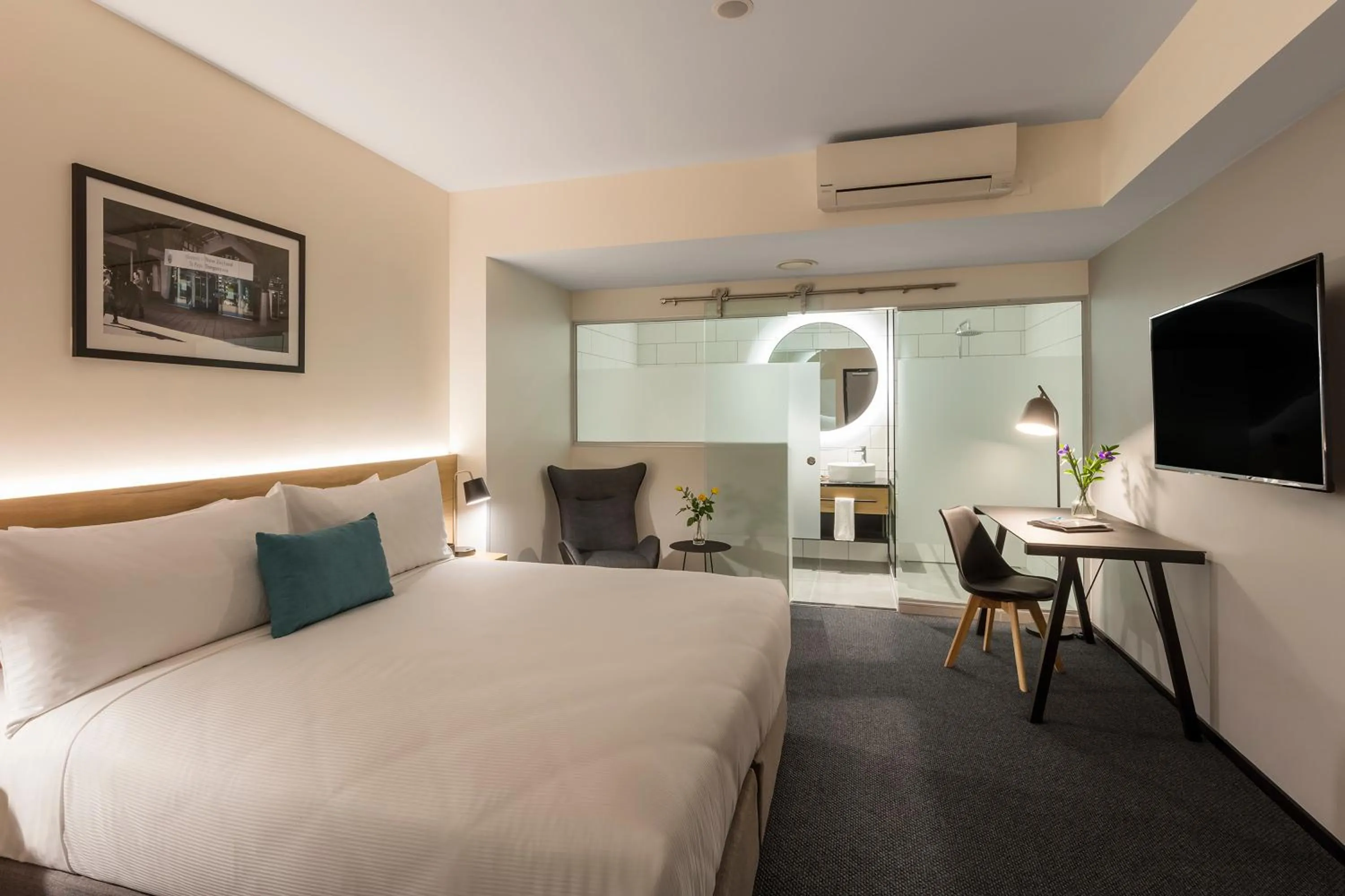 TV and multimedia in Hotel Room @ 89 Courtenay Place