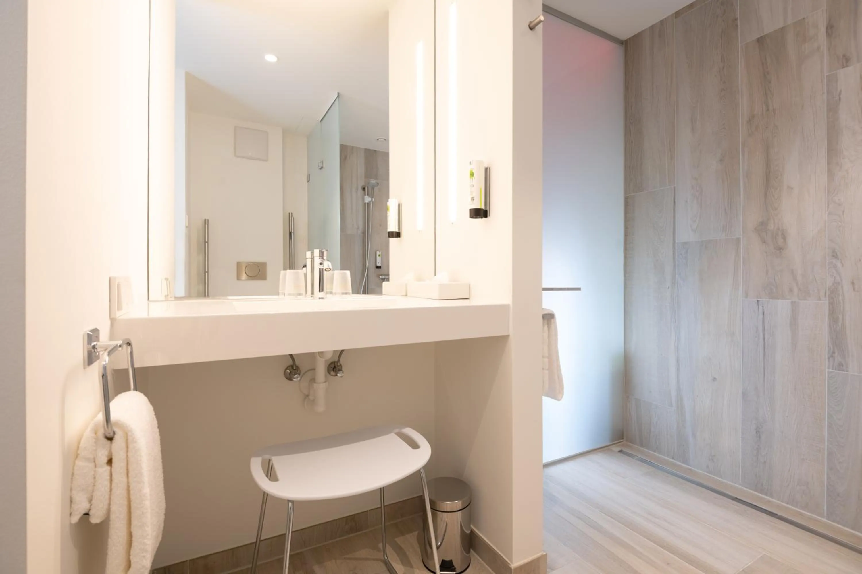 large twin disability access in Best Western Hotel Spinnerei Linz