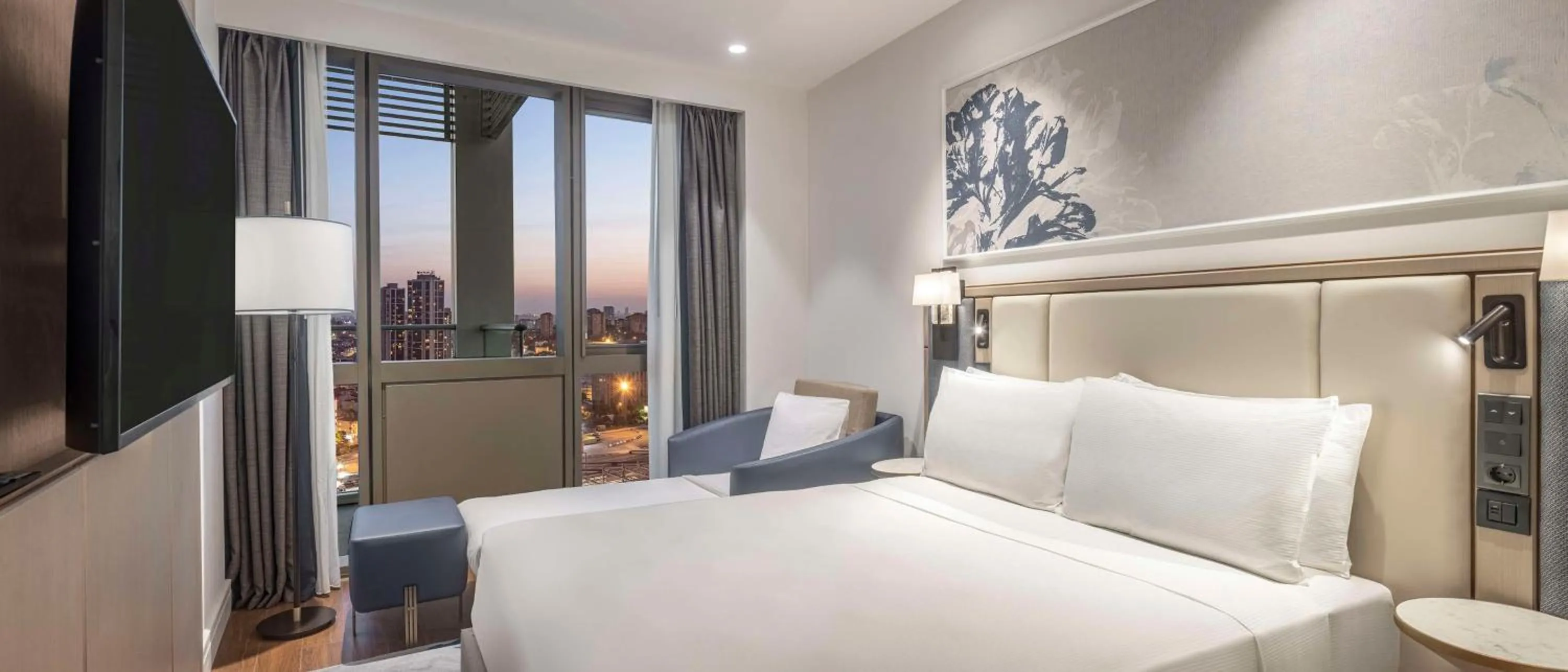 Bed in Hilton Mall Of Istanbul