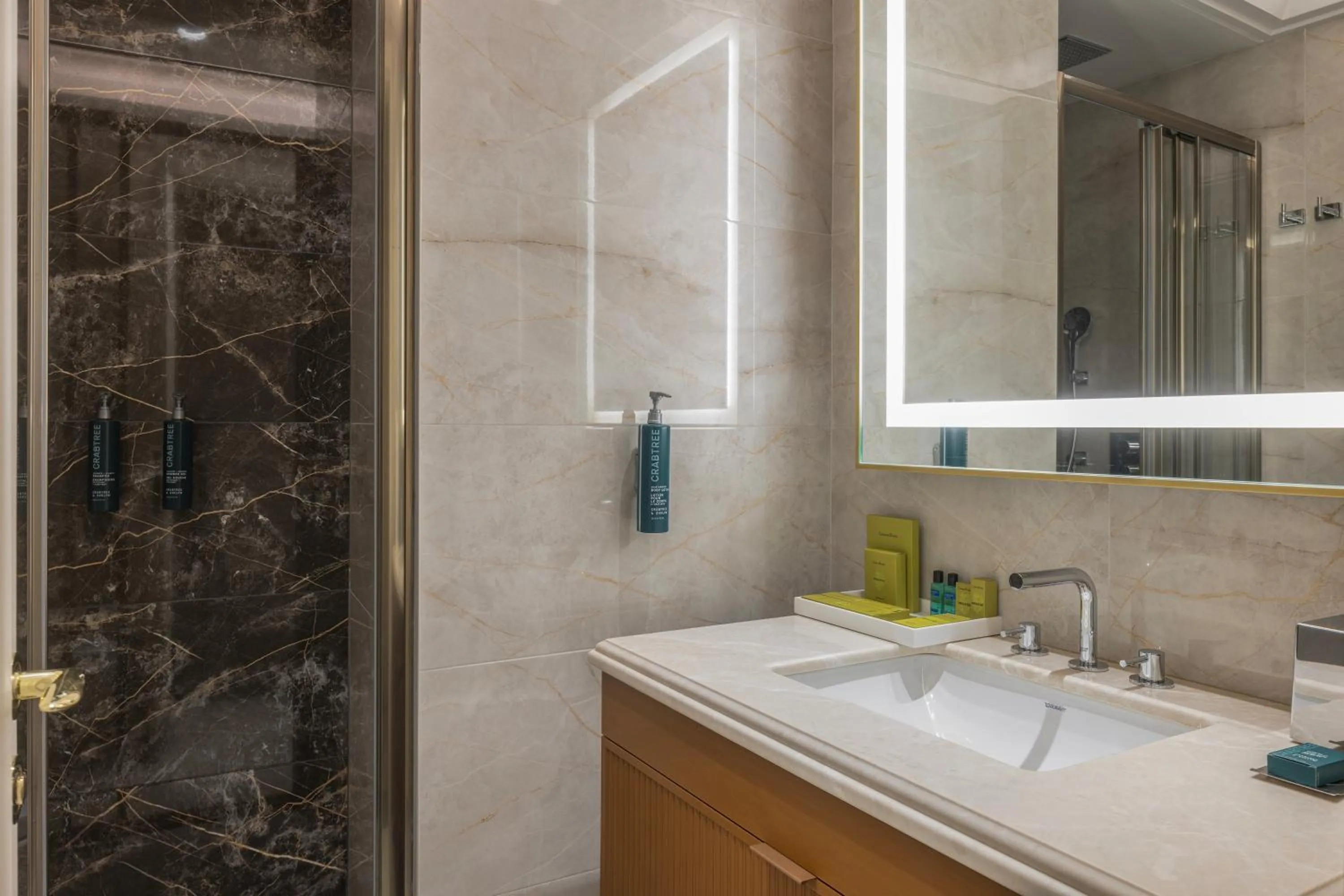 Shower in Hilton Mall Of Istanbul