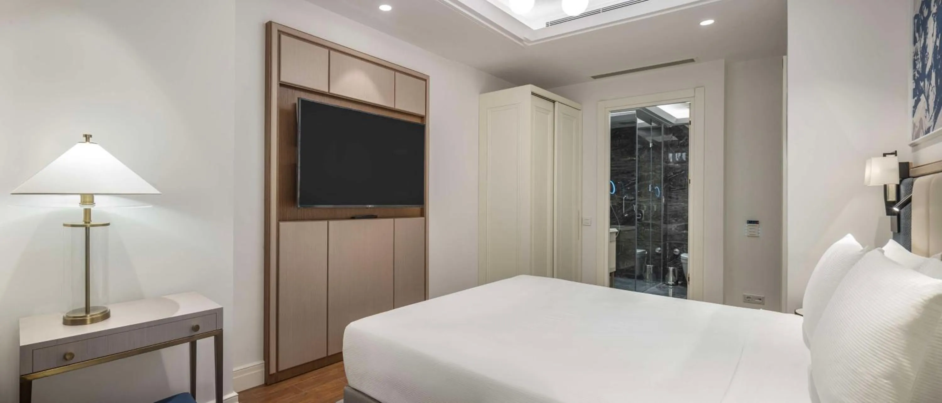 Bedroom, Bed in Hilton Mall Of Istanbul