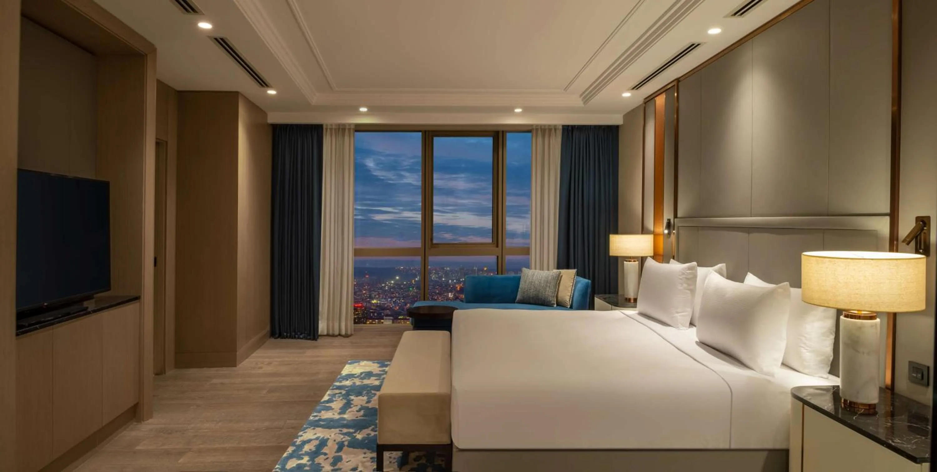 Bedroom, Bed in Hilton Mall Of Istanbul