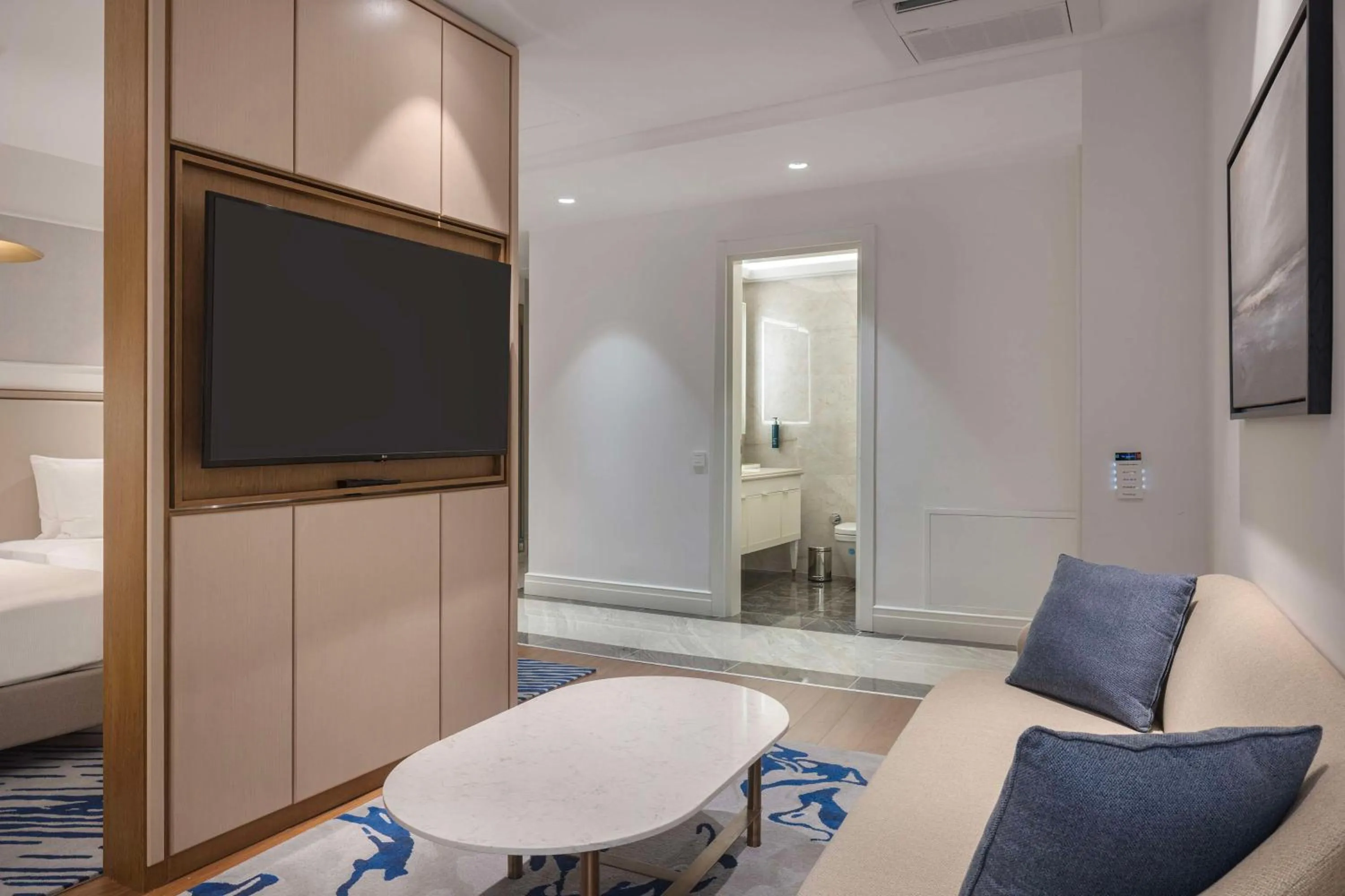 Living room, Bed in Hilton Mall Of Istanbul