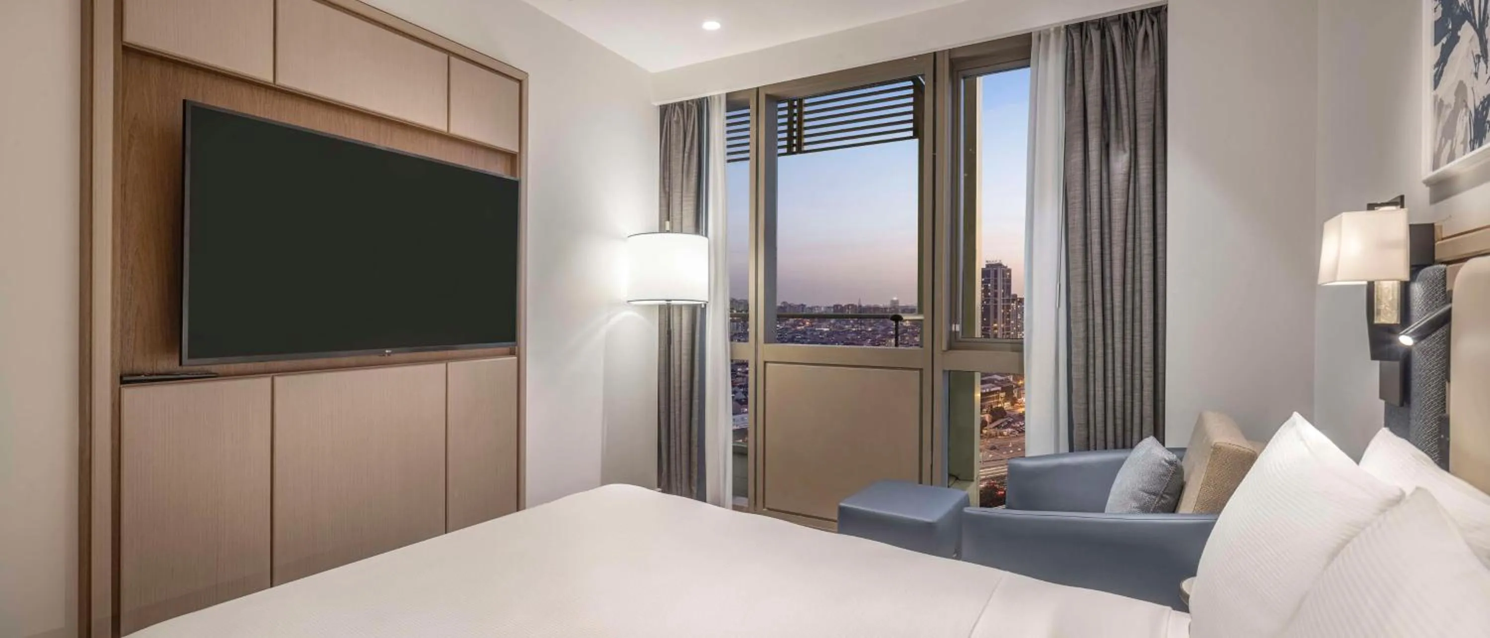 Bedroom, Bed in Hilton Mall Of Istanbul