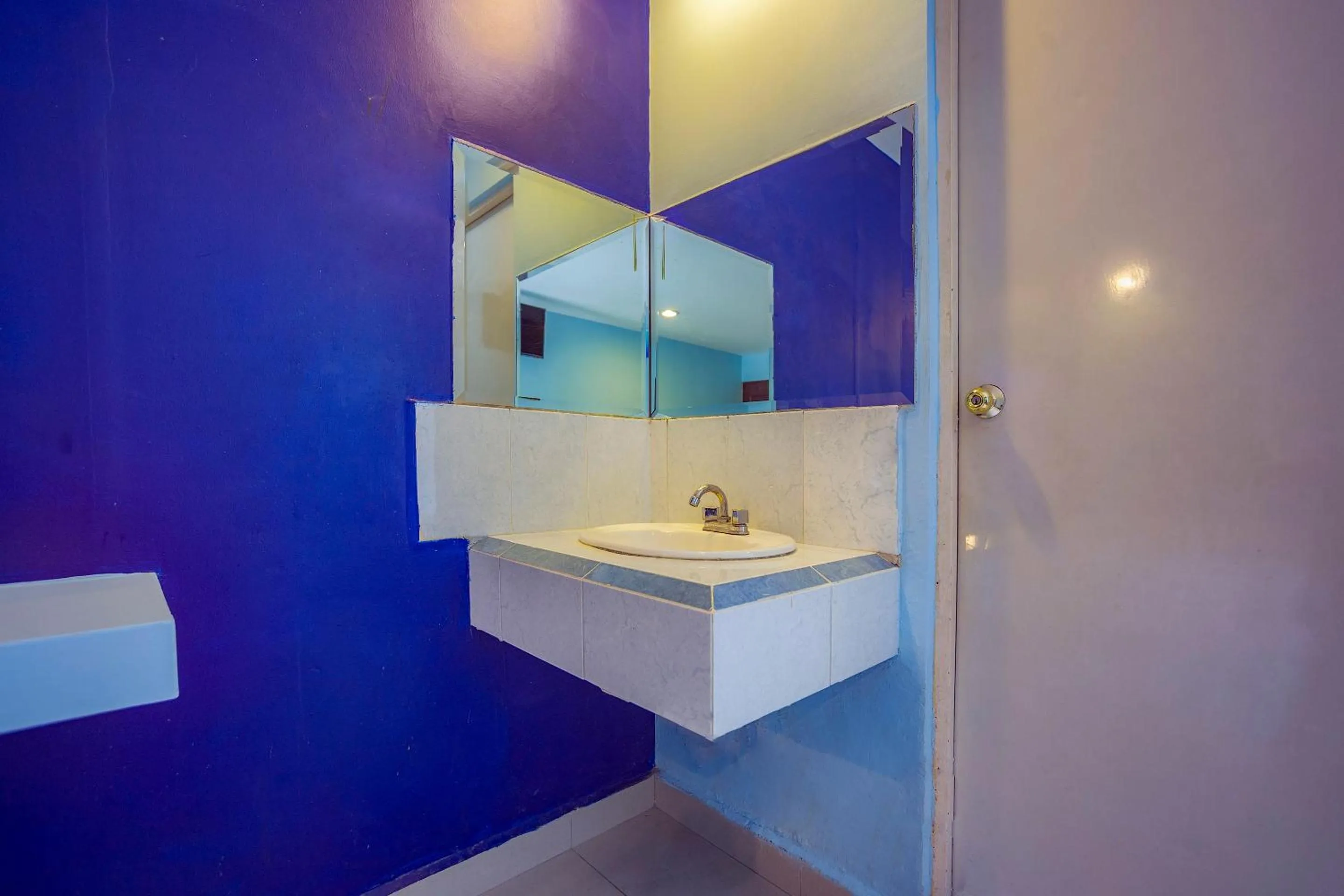 Bathroom in Capital O Hotel Diro, Monterrey