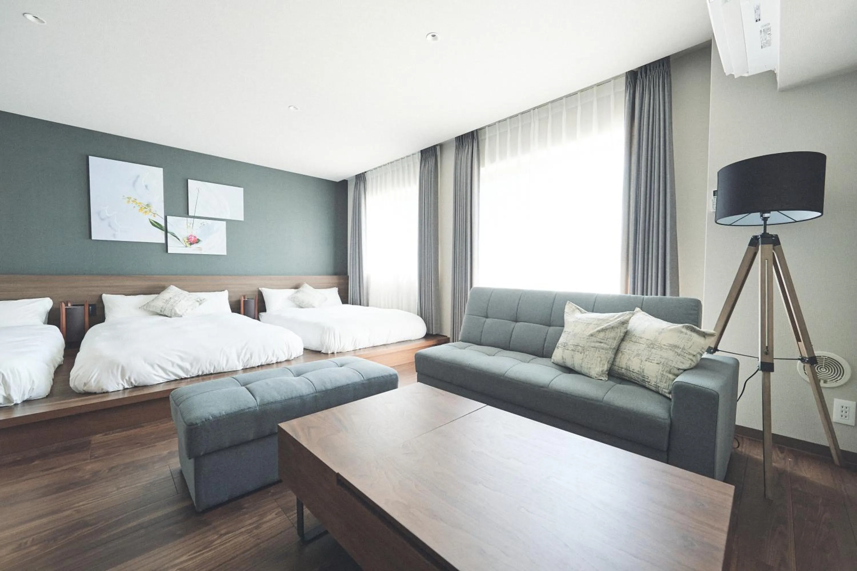 Living room, Bed in ReLA Higashimatsudo