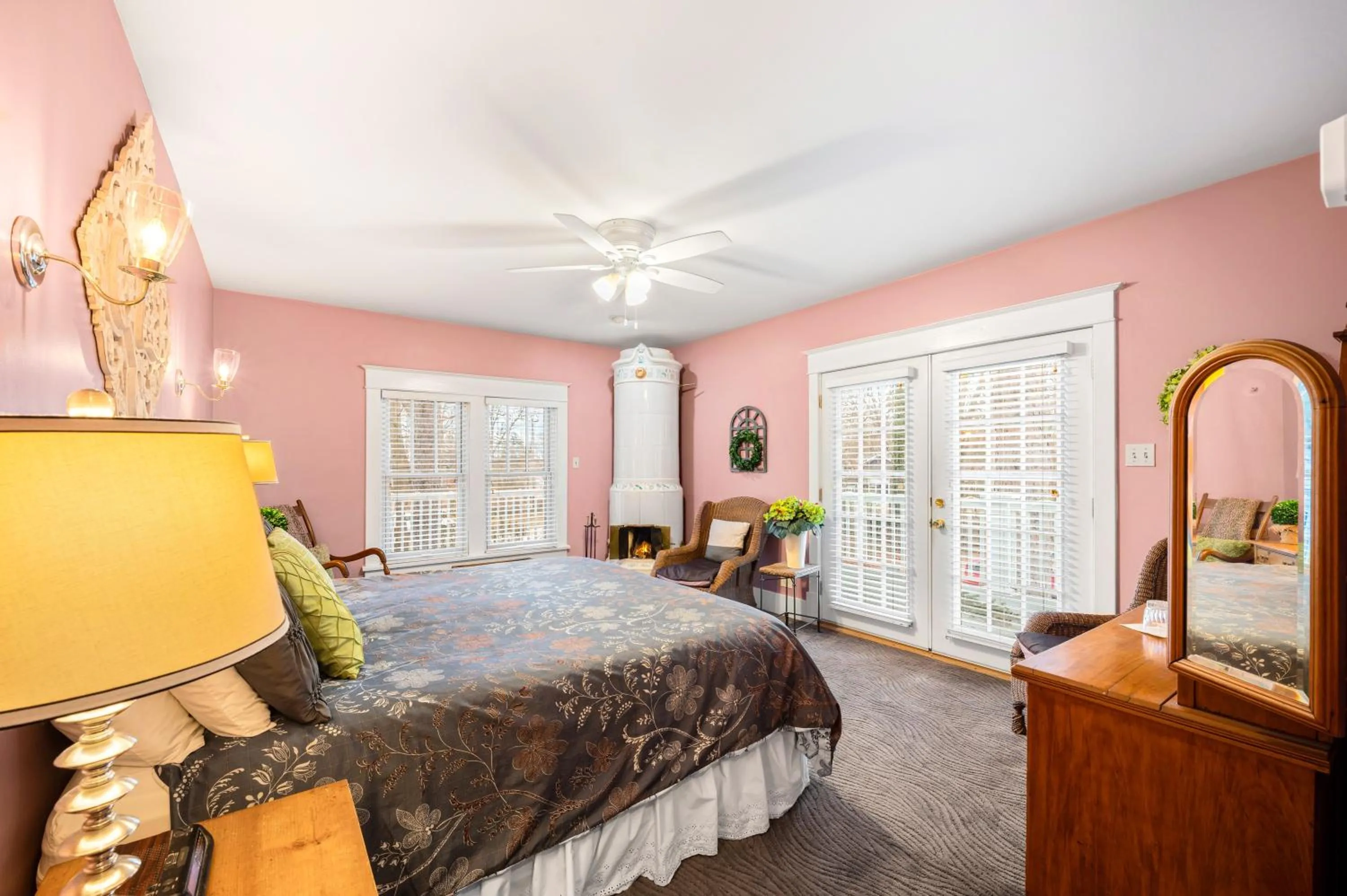 Bed in The Inn at Union Pier