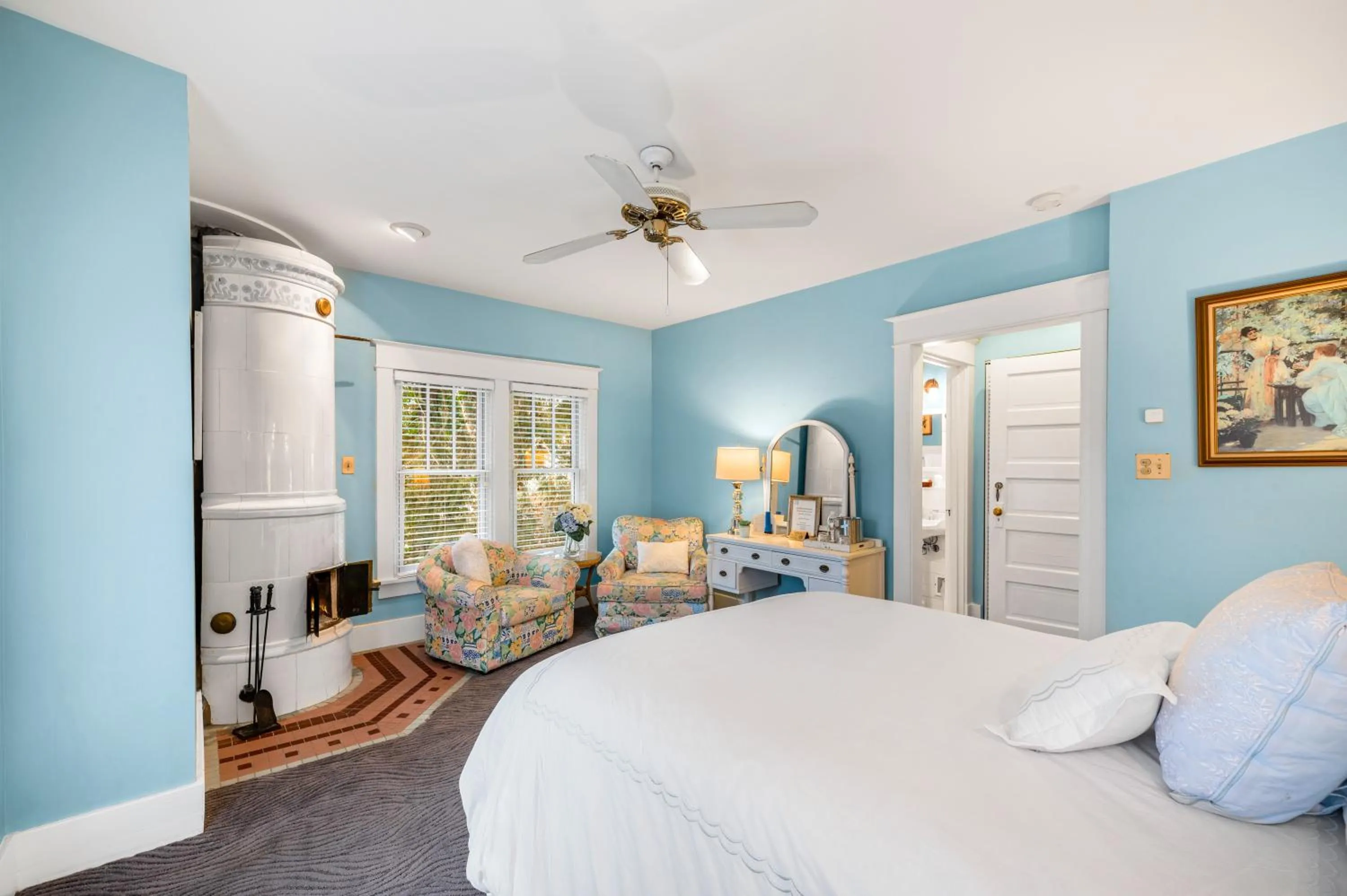 Bed in The Inn at Union Pier