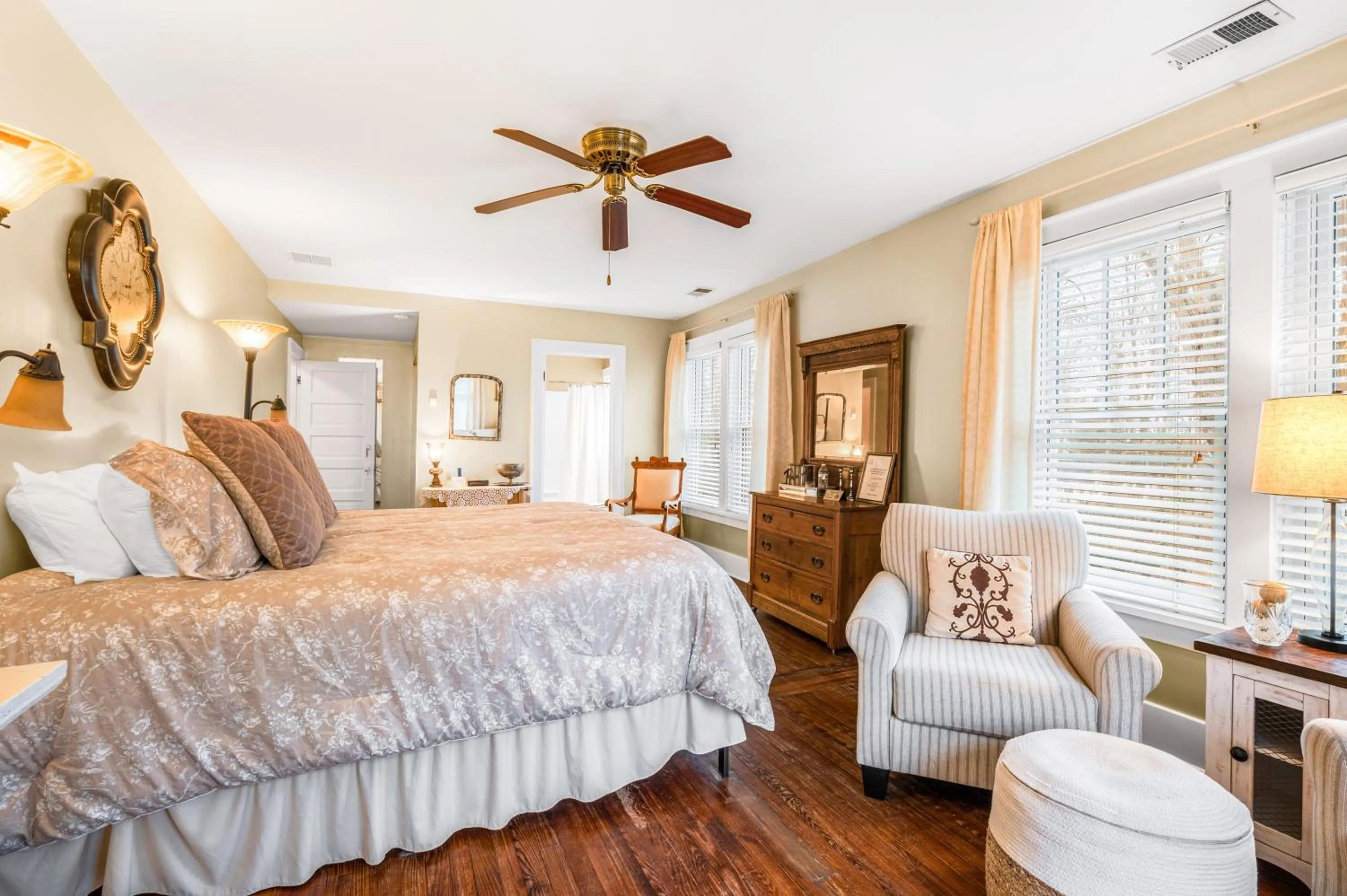 Bed in The Inn at Union Pier