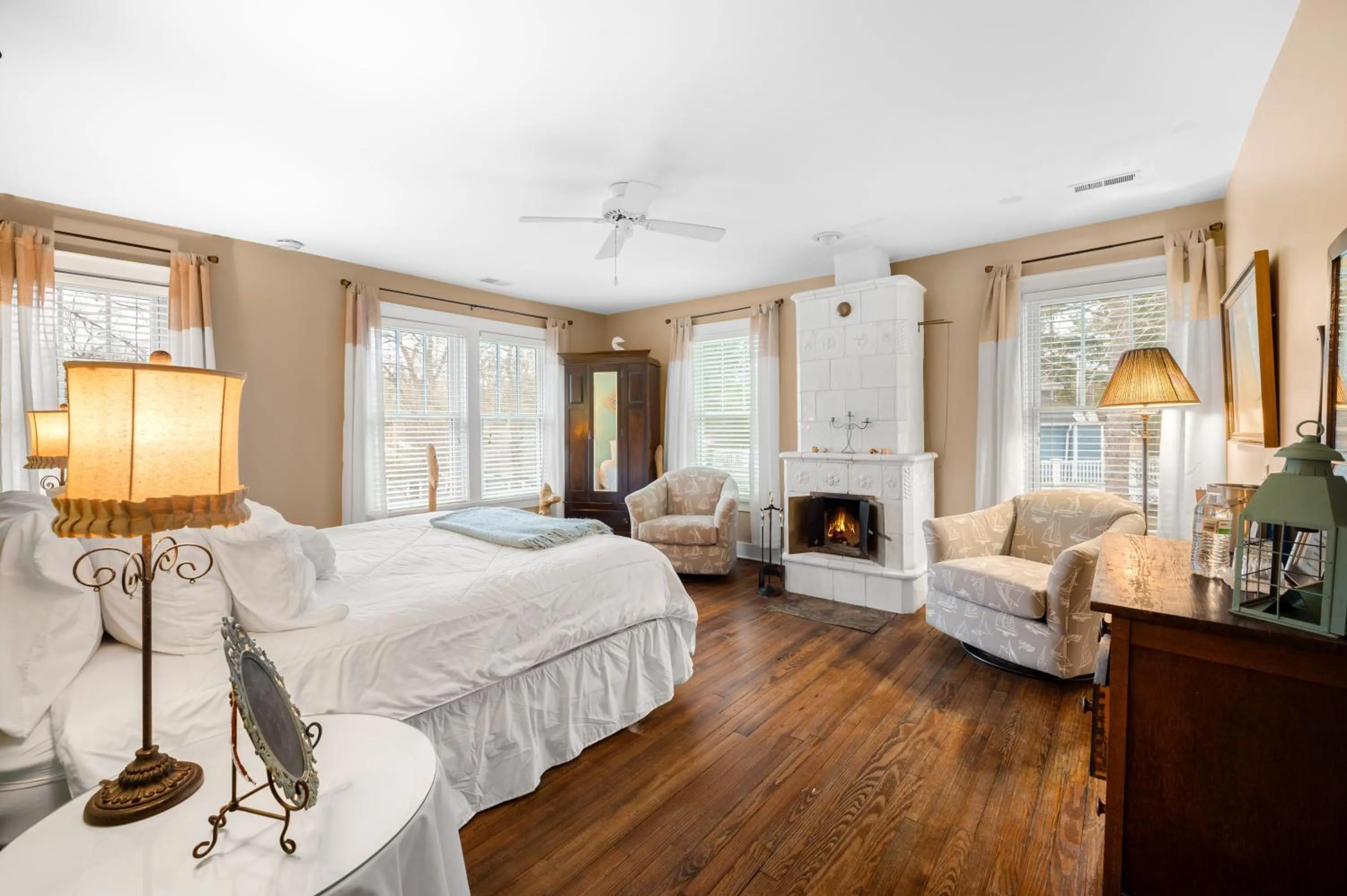 Bed in The Inn at Union Pier