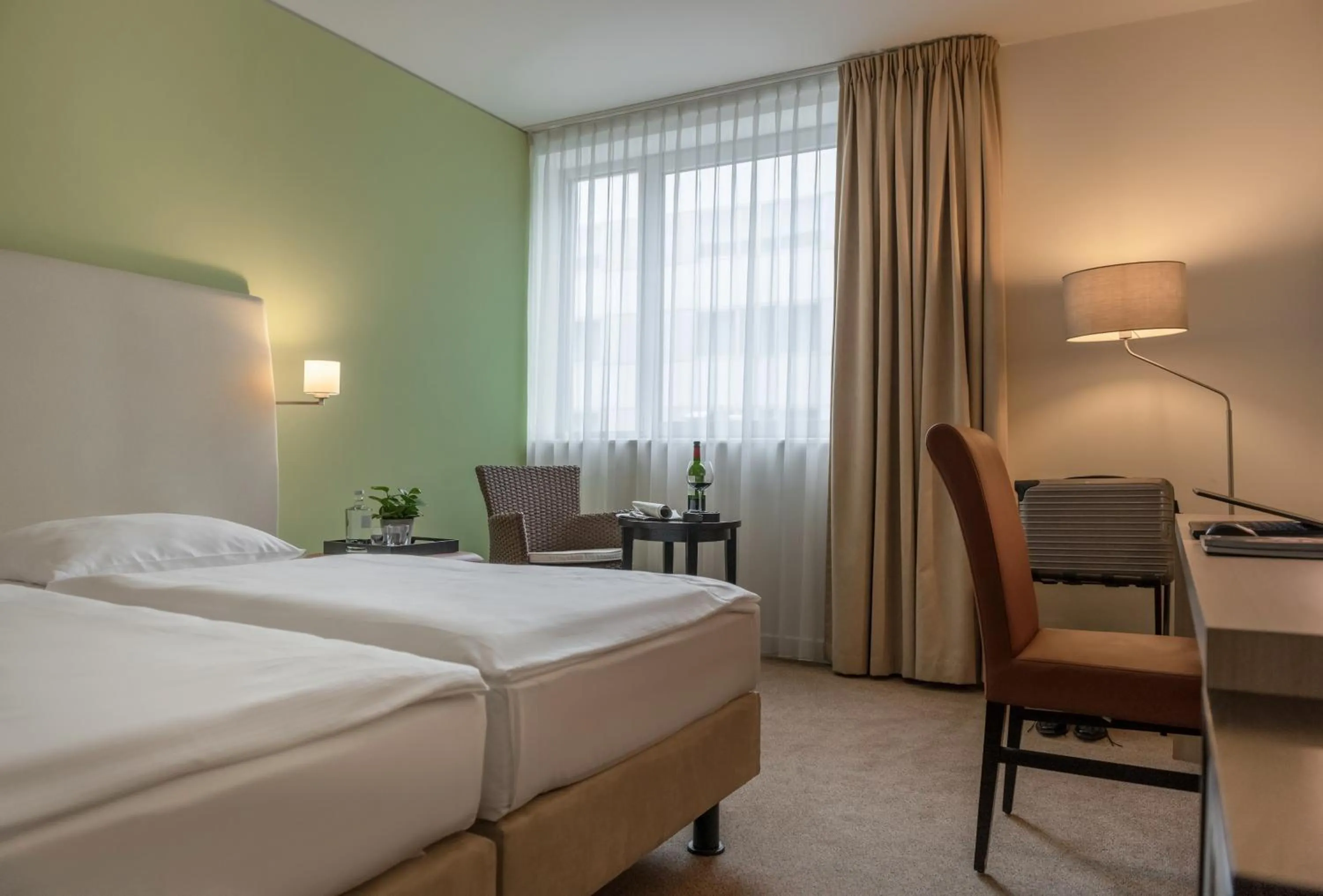 Bed in Tulip Inn Hotel Düsseldorf Arena - 2 Minuten Fußweg zur Messe
