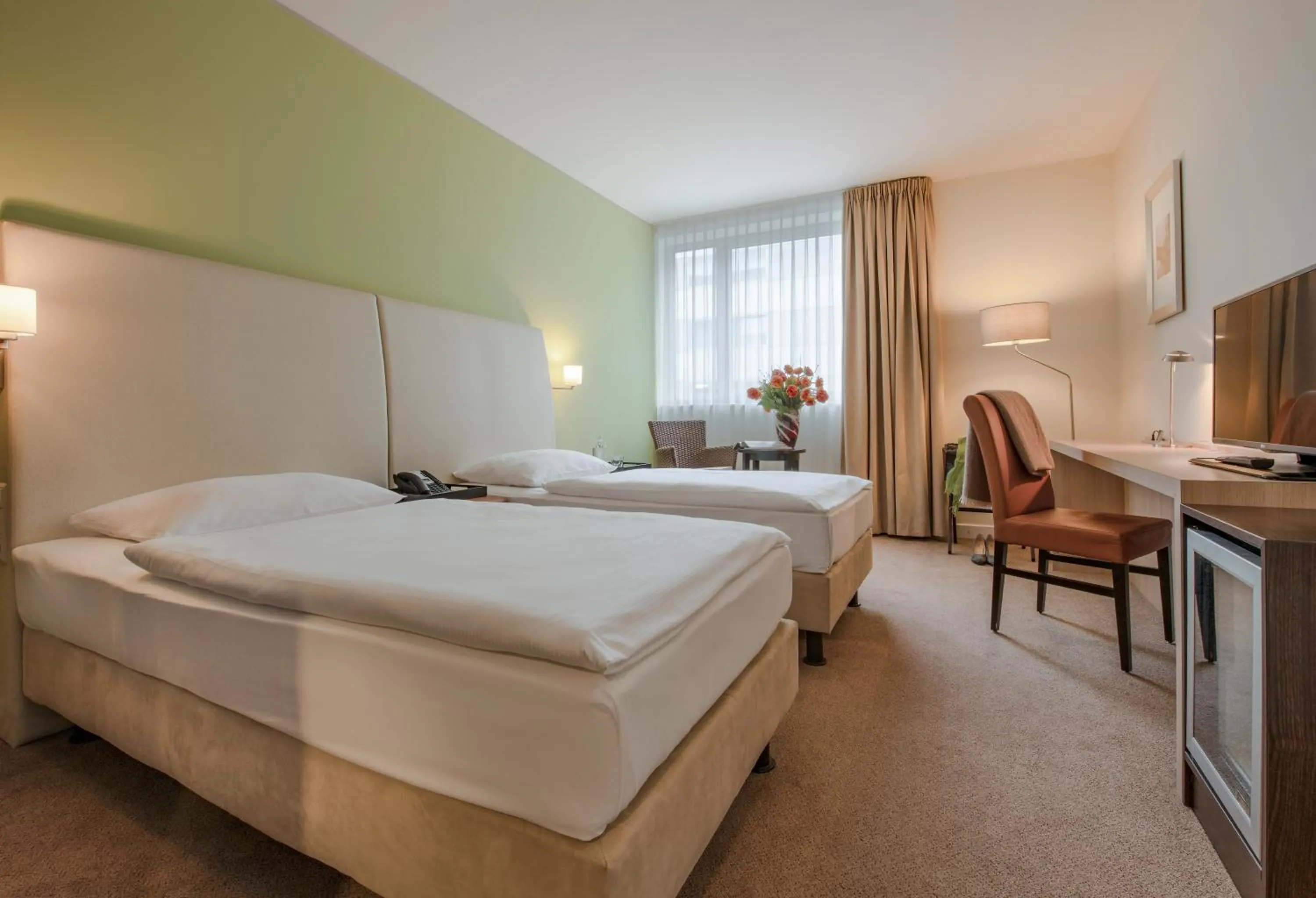 Bed in Tulip Inn Hotel Düsseldorf Arena - 2 Minuten Fußweg zur Messe