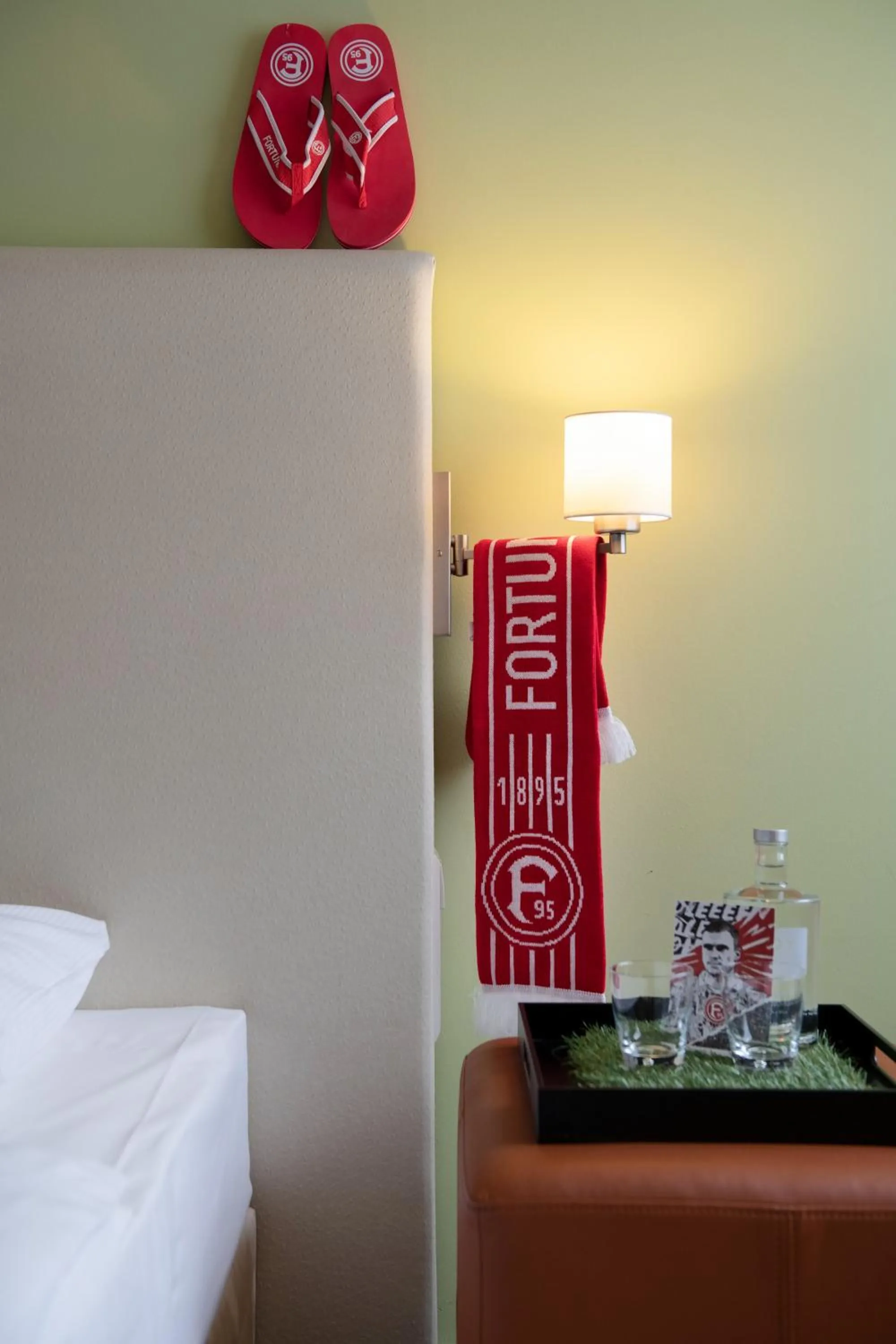 Bed in Tulip Inn Hotel Düsseldorf Arena - 2 Minuten Fußweg zur Messe