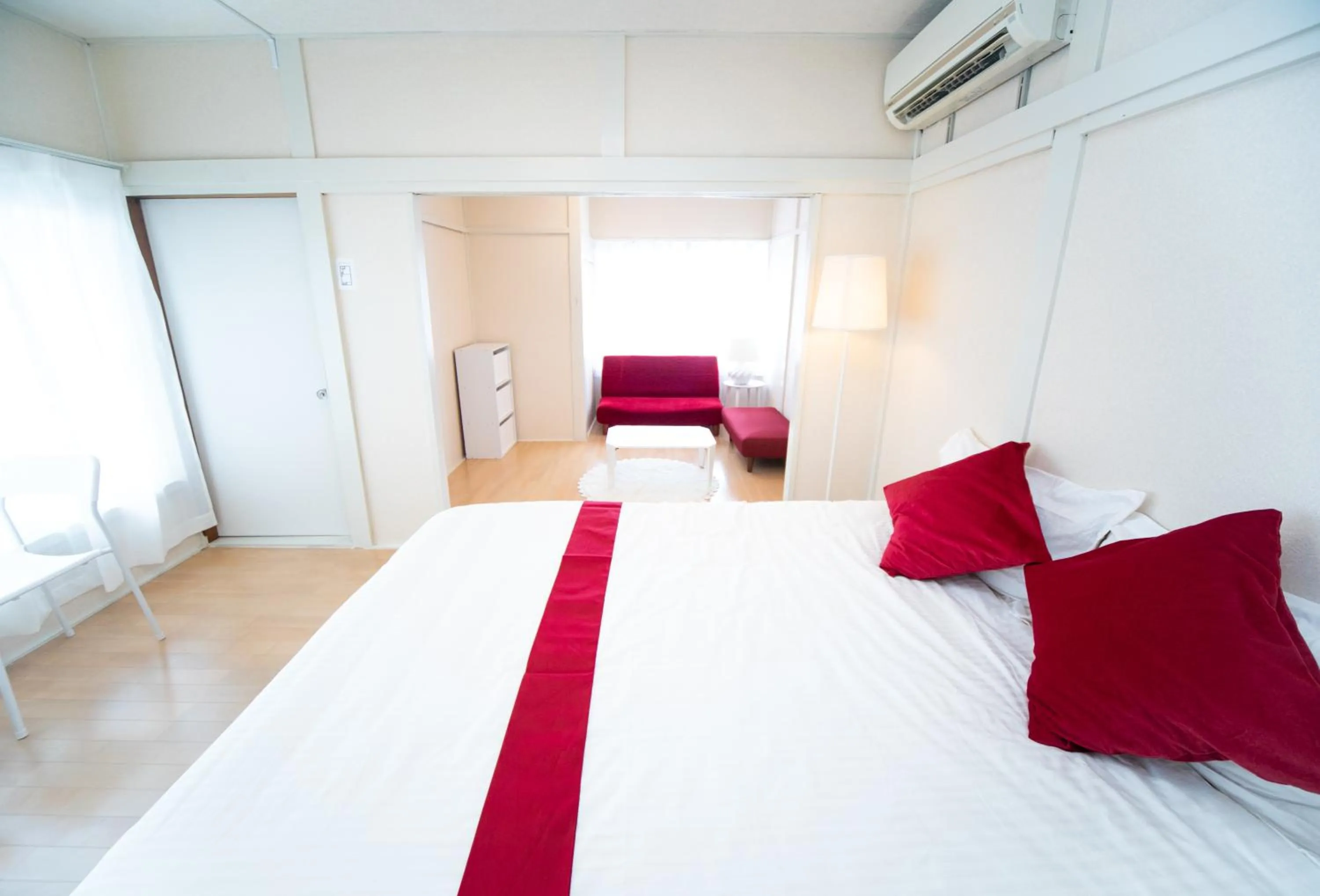 Bed in Yokkaichi Nishishinchi Hotel