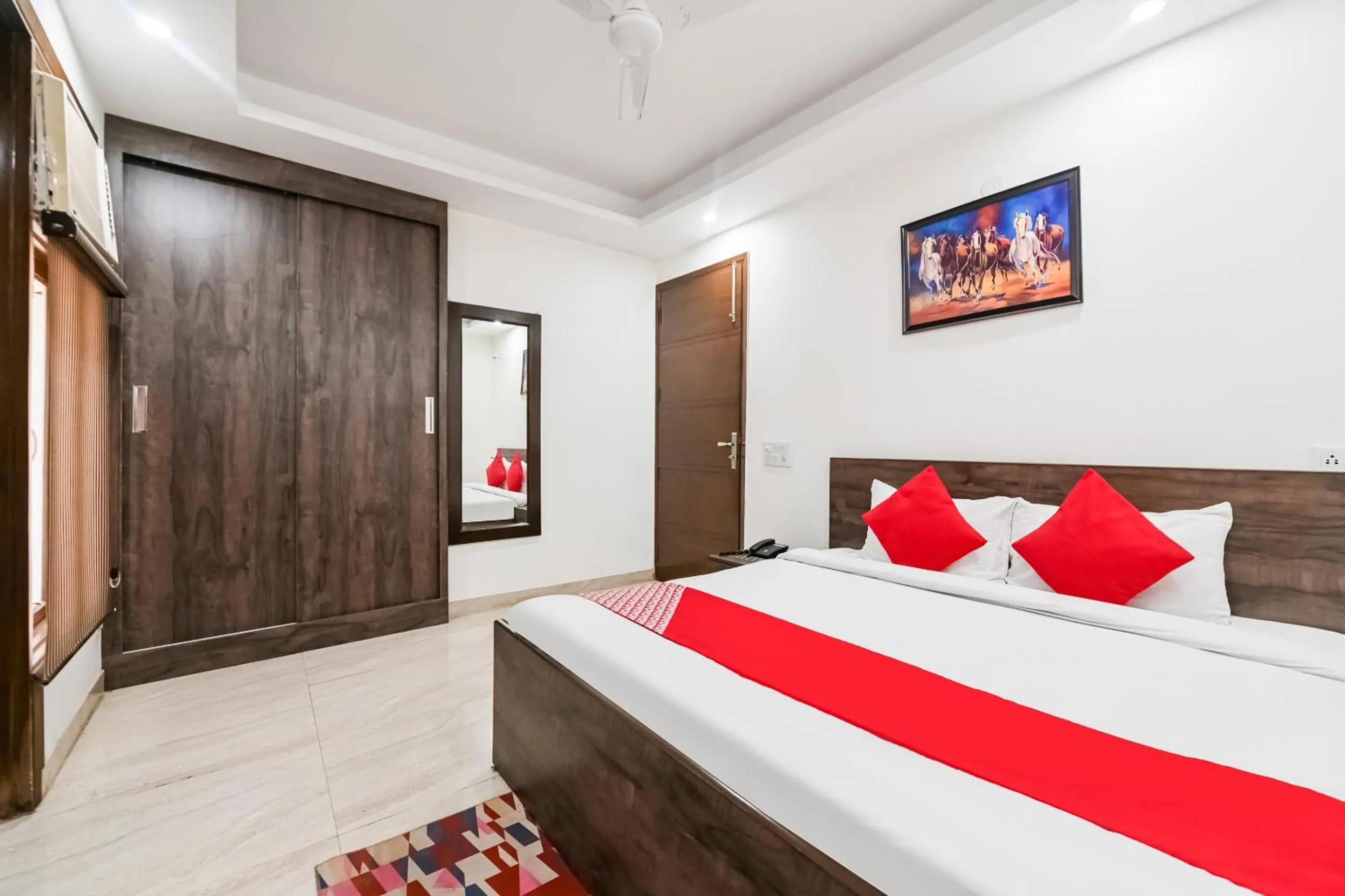Bedroom, Bed in Hotel O Premium Rooms Chhatarpur