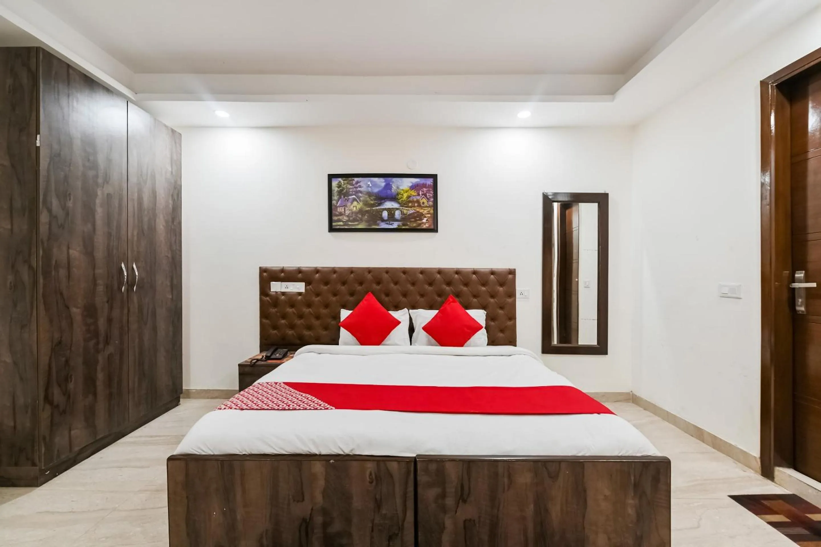 Bedroom, Bed in Hotel O Premium Rooms Chhatarpur