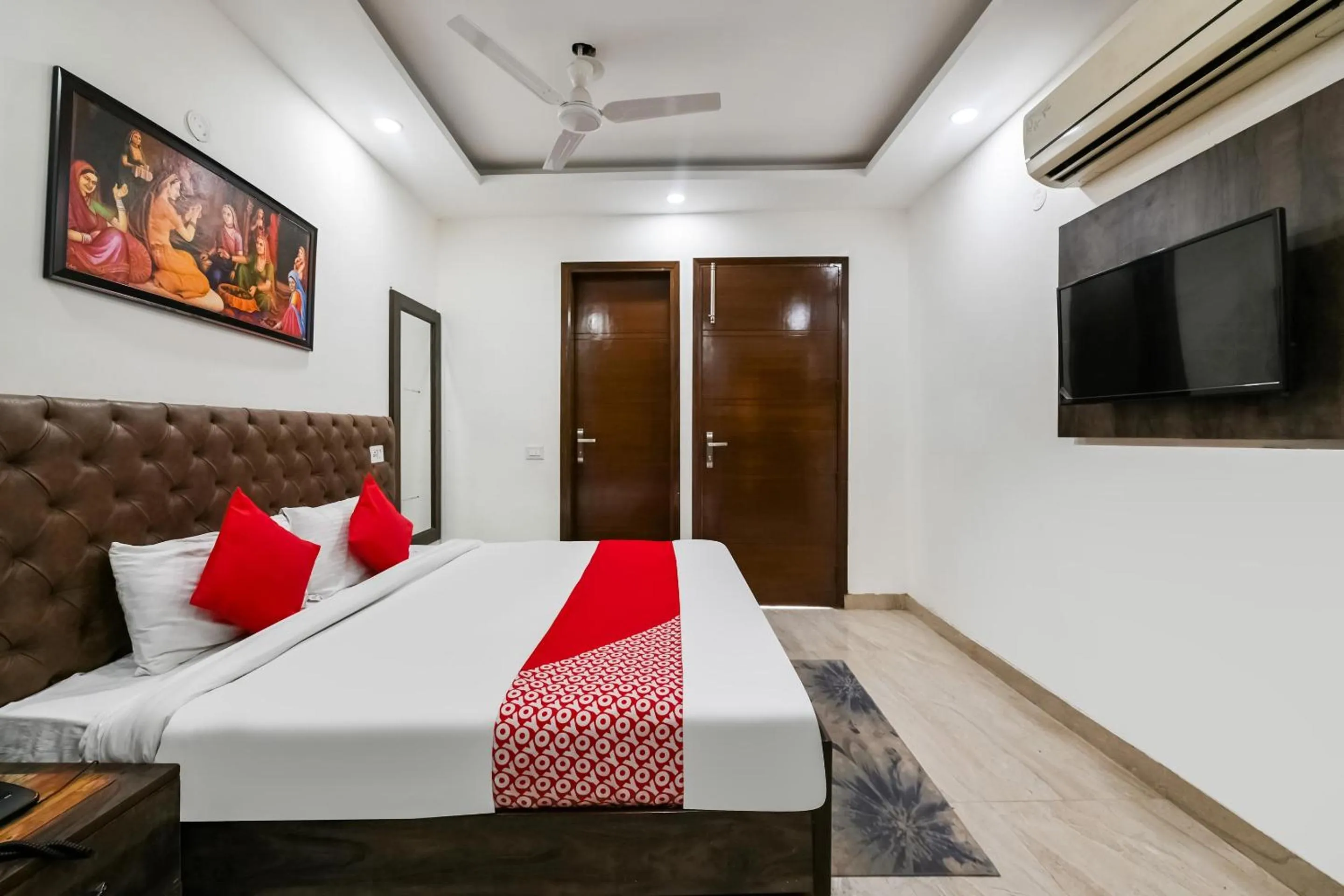 Bedroom, Bed in Hotel O Premium Rooms Chhatarpur