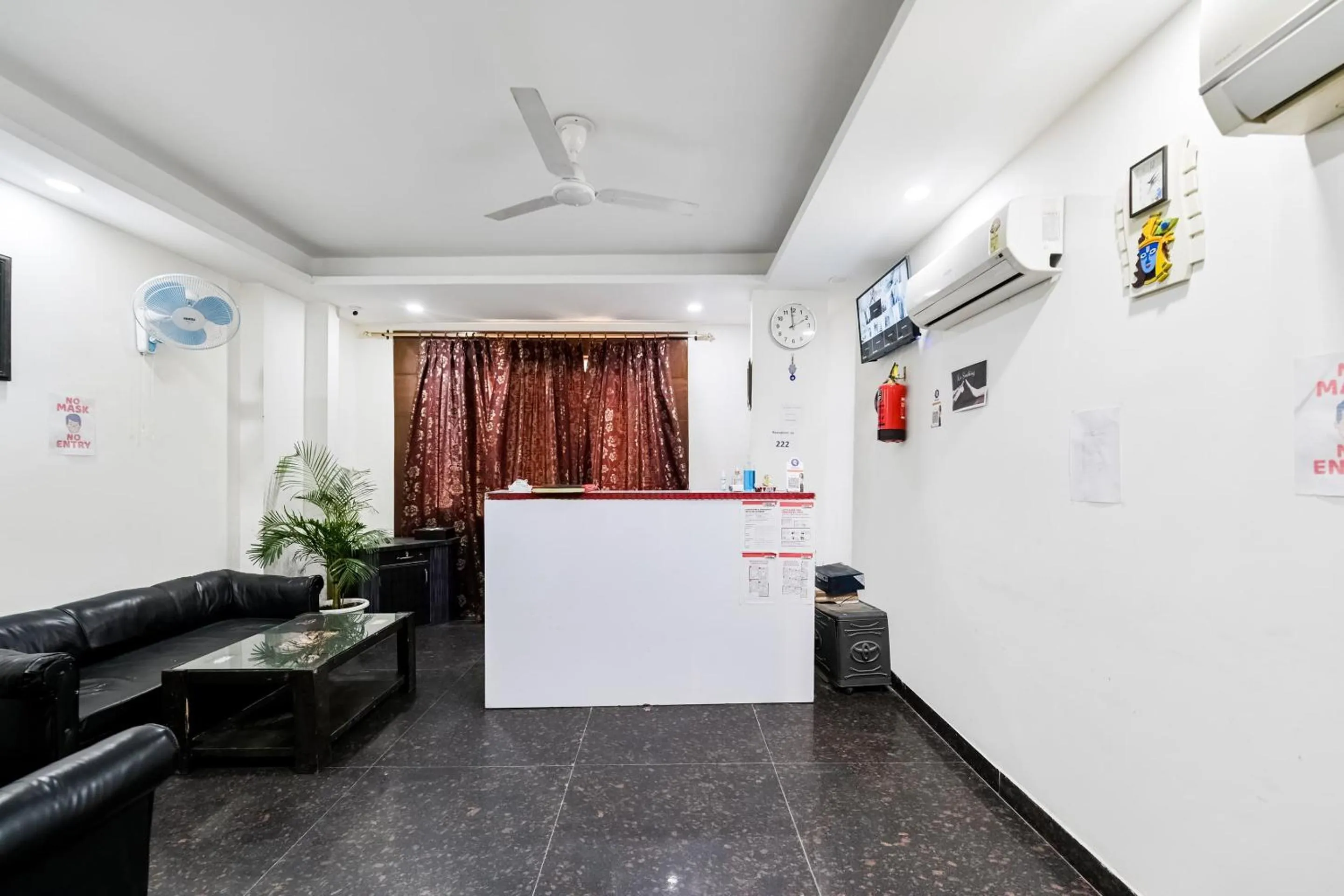 Lobby or reception in Hotel O Premium Rooms Chhatarpur