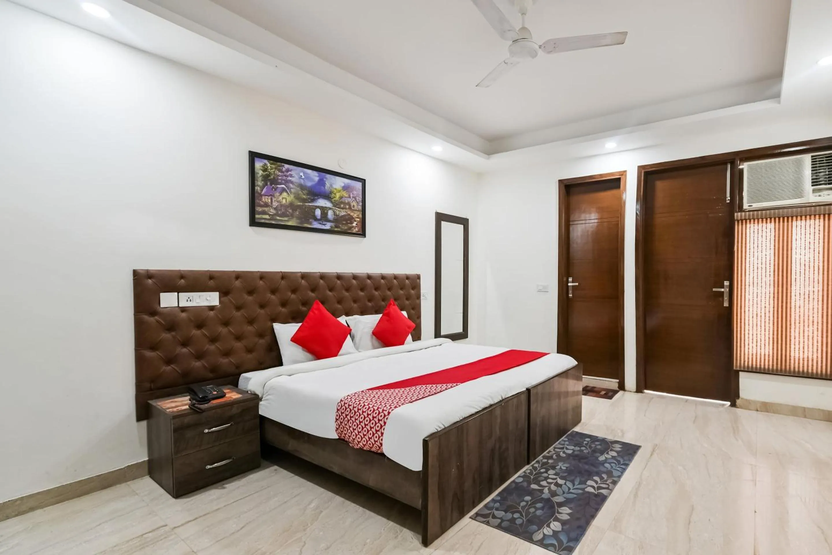 Bedroom, Bed in Hotel O Premium Rooms Chhatarpur
