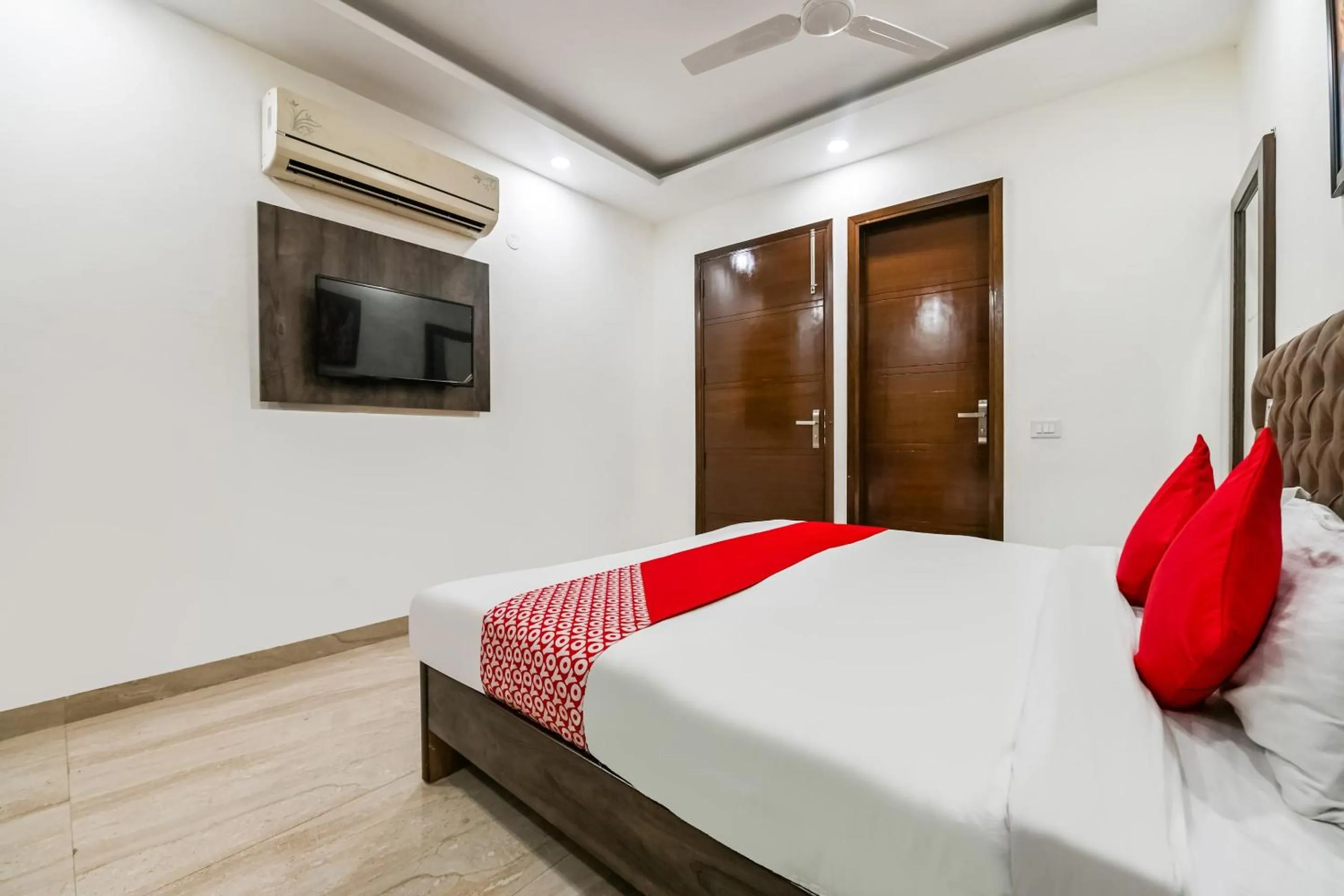 Bedroom in OYO White Rose Wallon Hotel Near Qutab Minar Metro Station