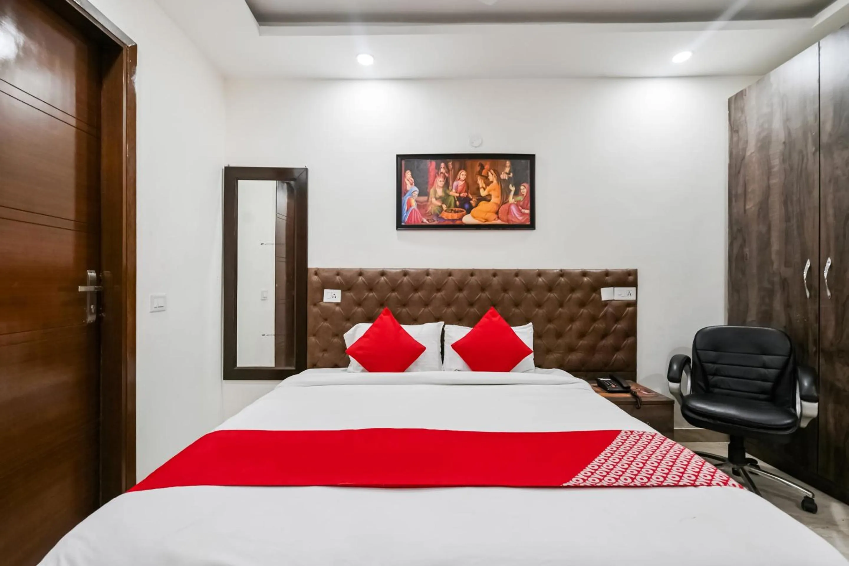 Bedroom, Bed in Hotel O Premium Rooms Chhatarpur