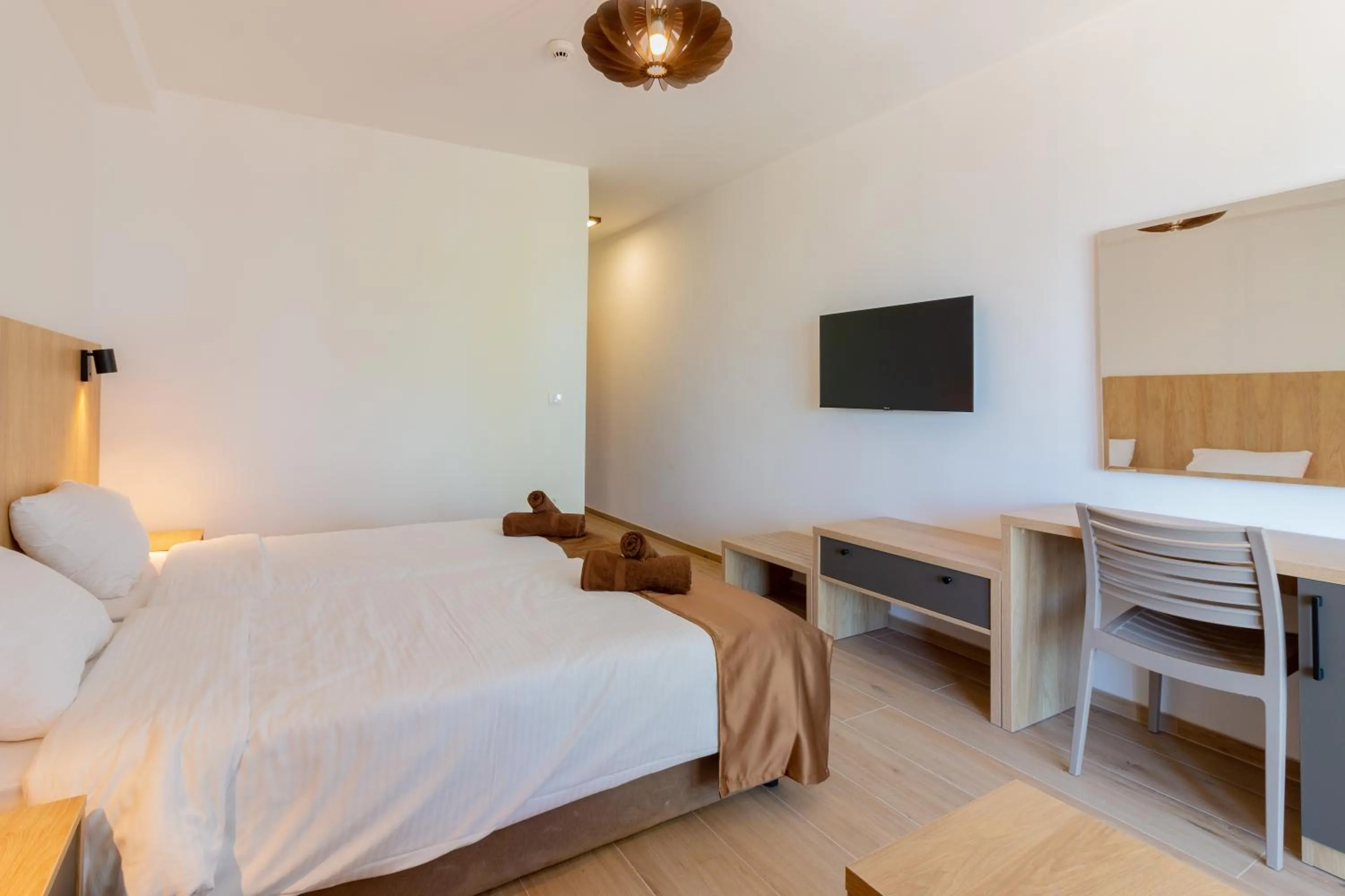 Bedroom, Bed in Lago Hotel