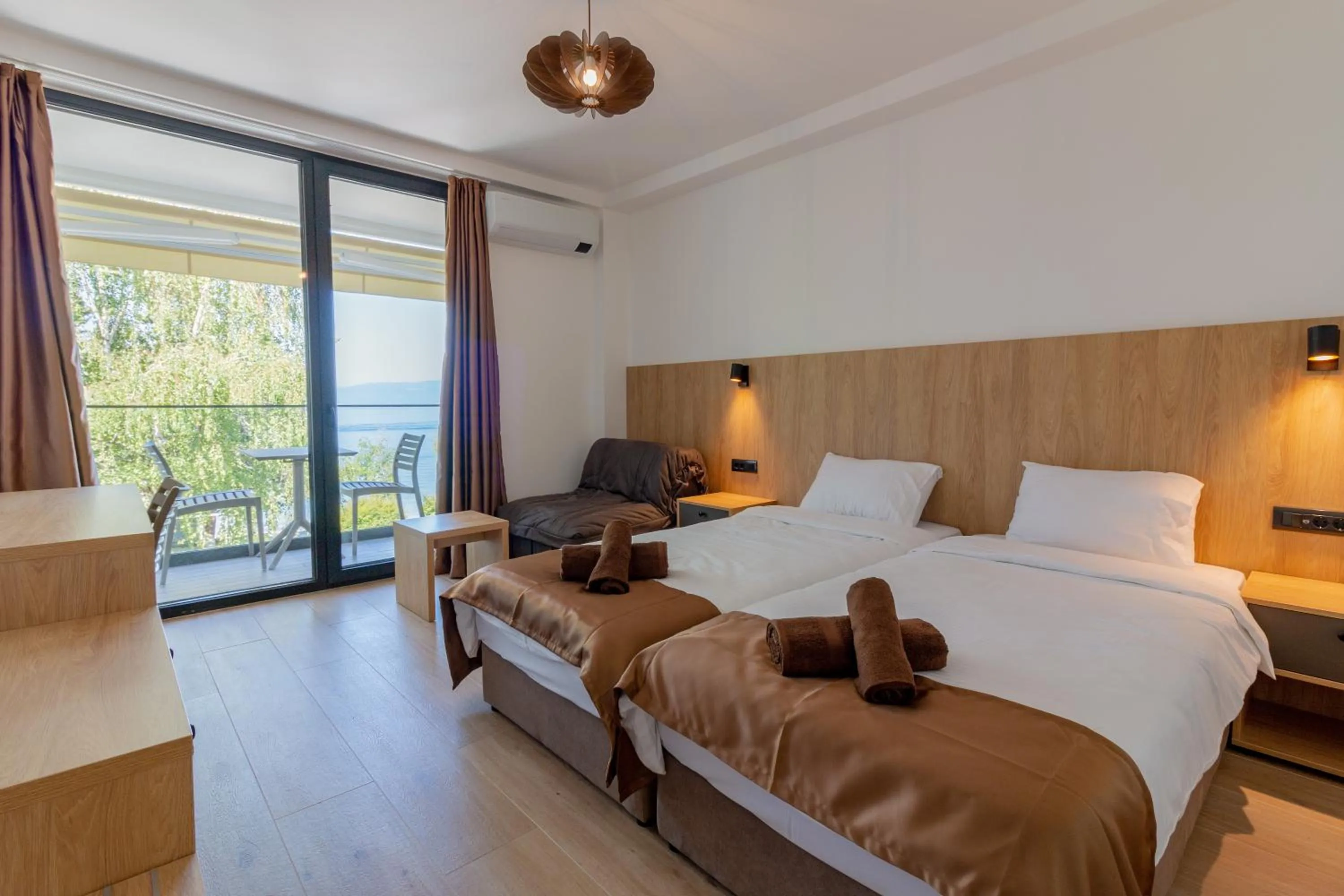 Bedroom, Bed in Lago Hotel