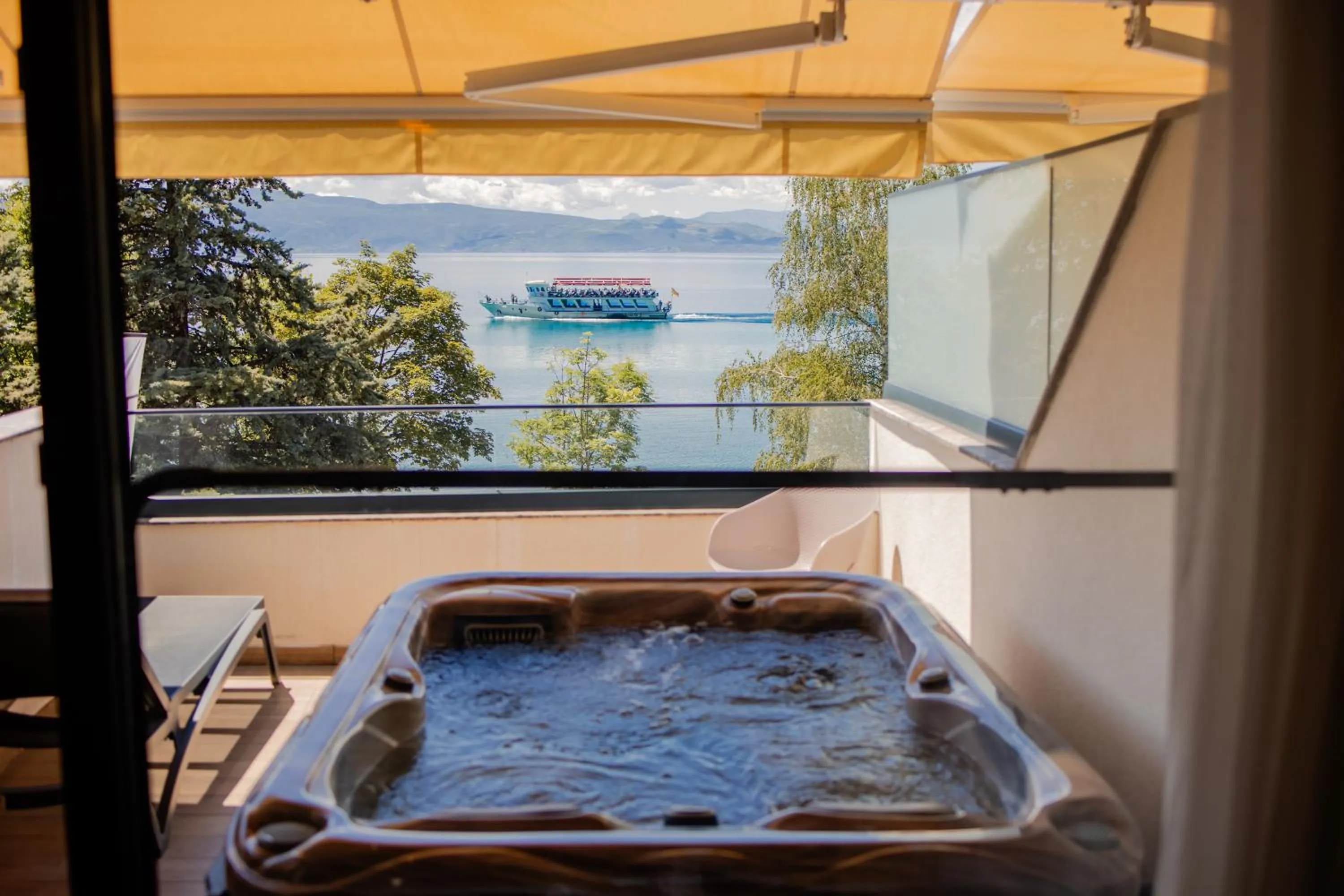 Open Air Bath in Lago Hotel