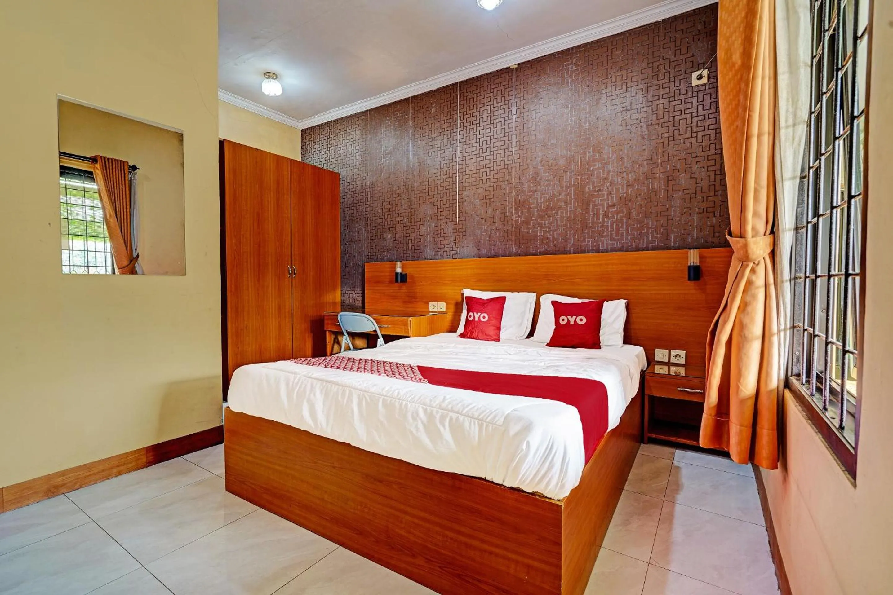 Bedroom in OYO 91547 Graha Hermawan Guest House Syariah