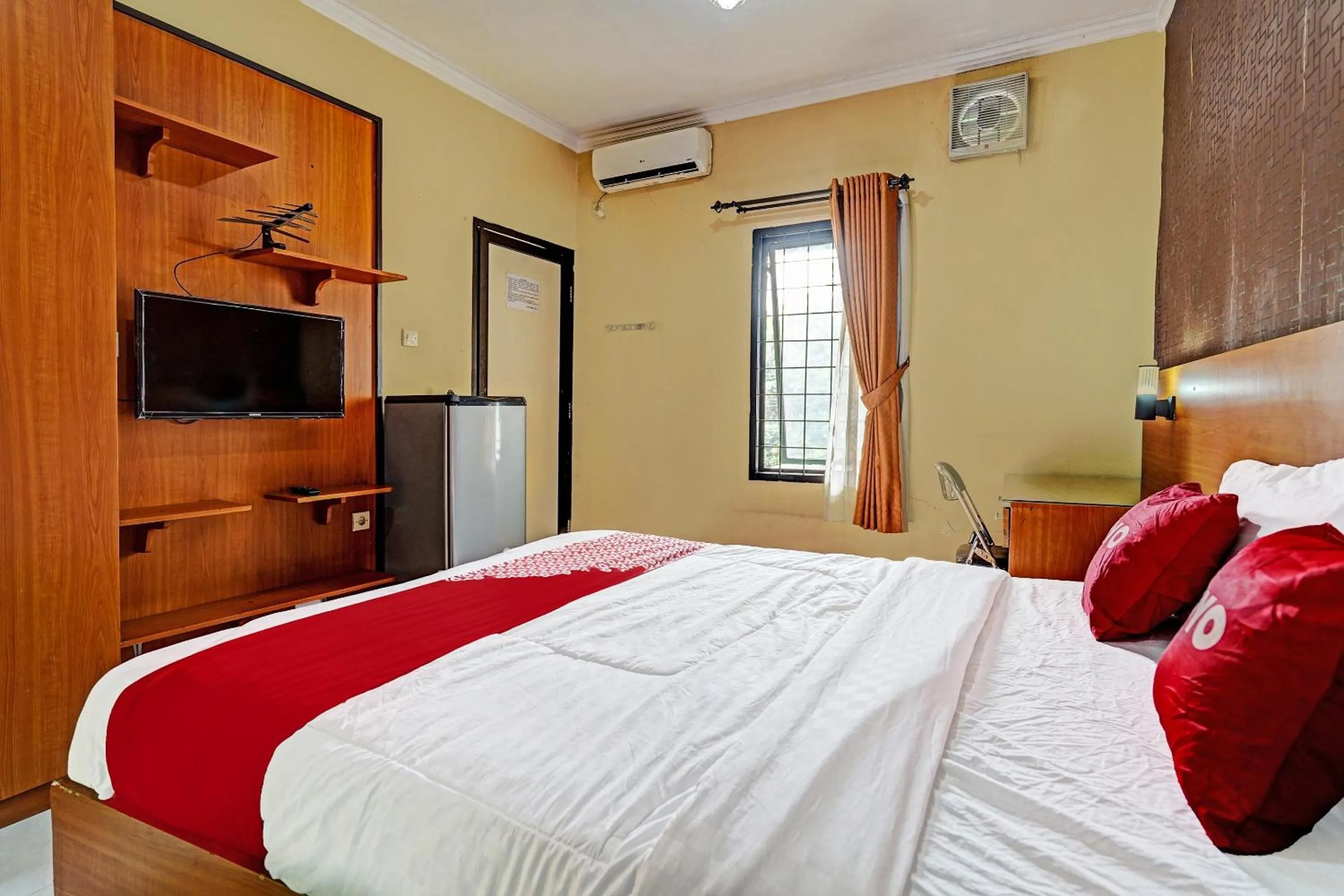 Bedroom in OYO 91547 Graha Hermawan Guest House Syariah