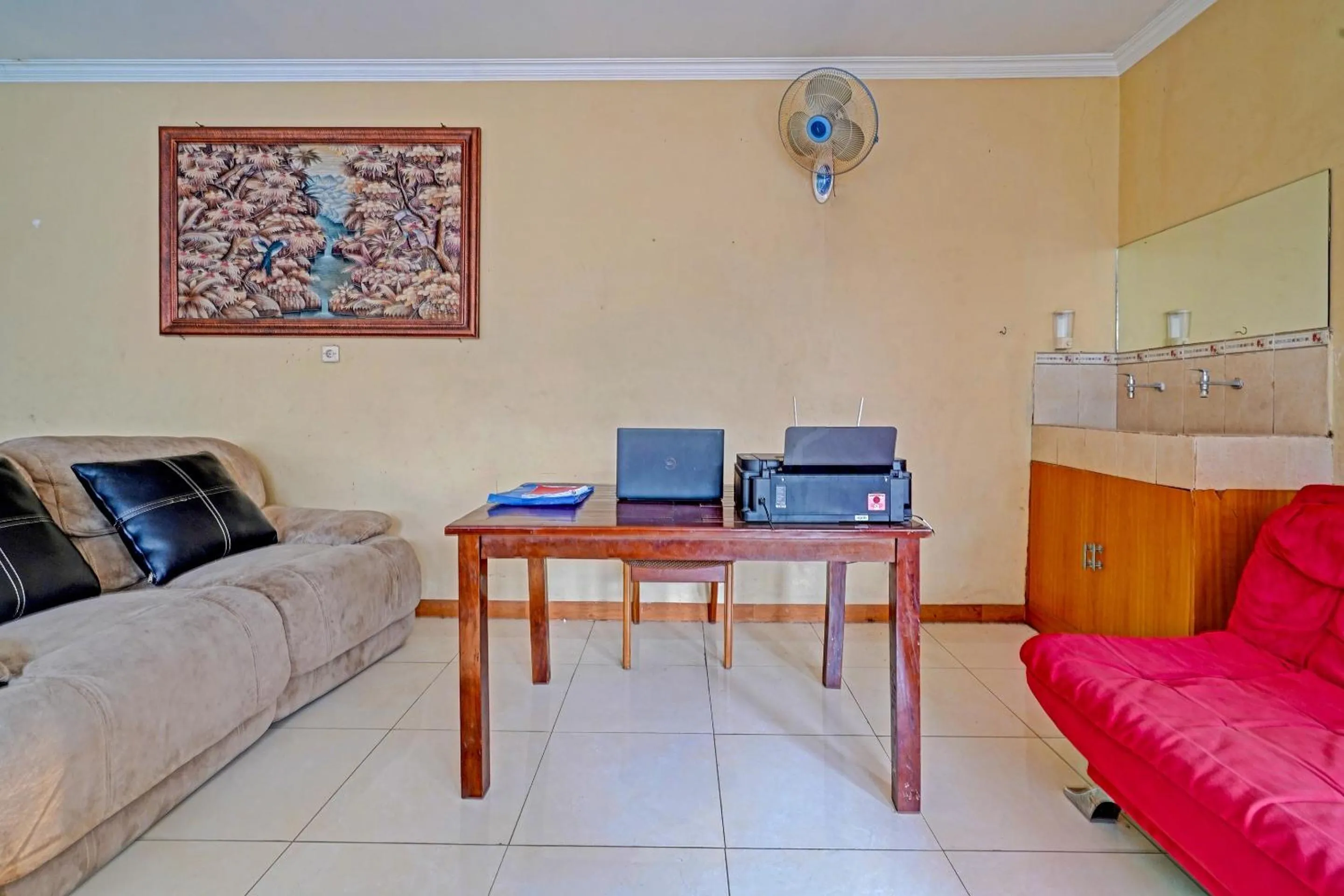 Lobby or reception in OYO 91547 Graha Hermawan Guest House Syariah