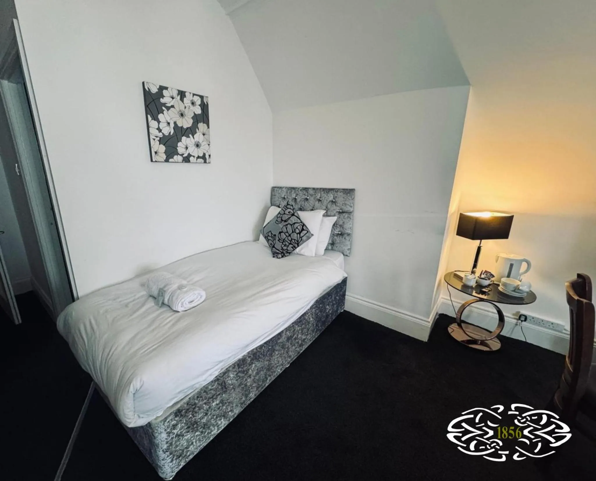 Bed in Royal Marine Hotel Dunoon