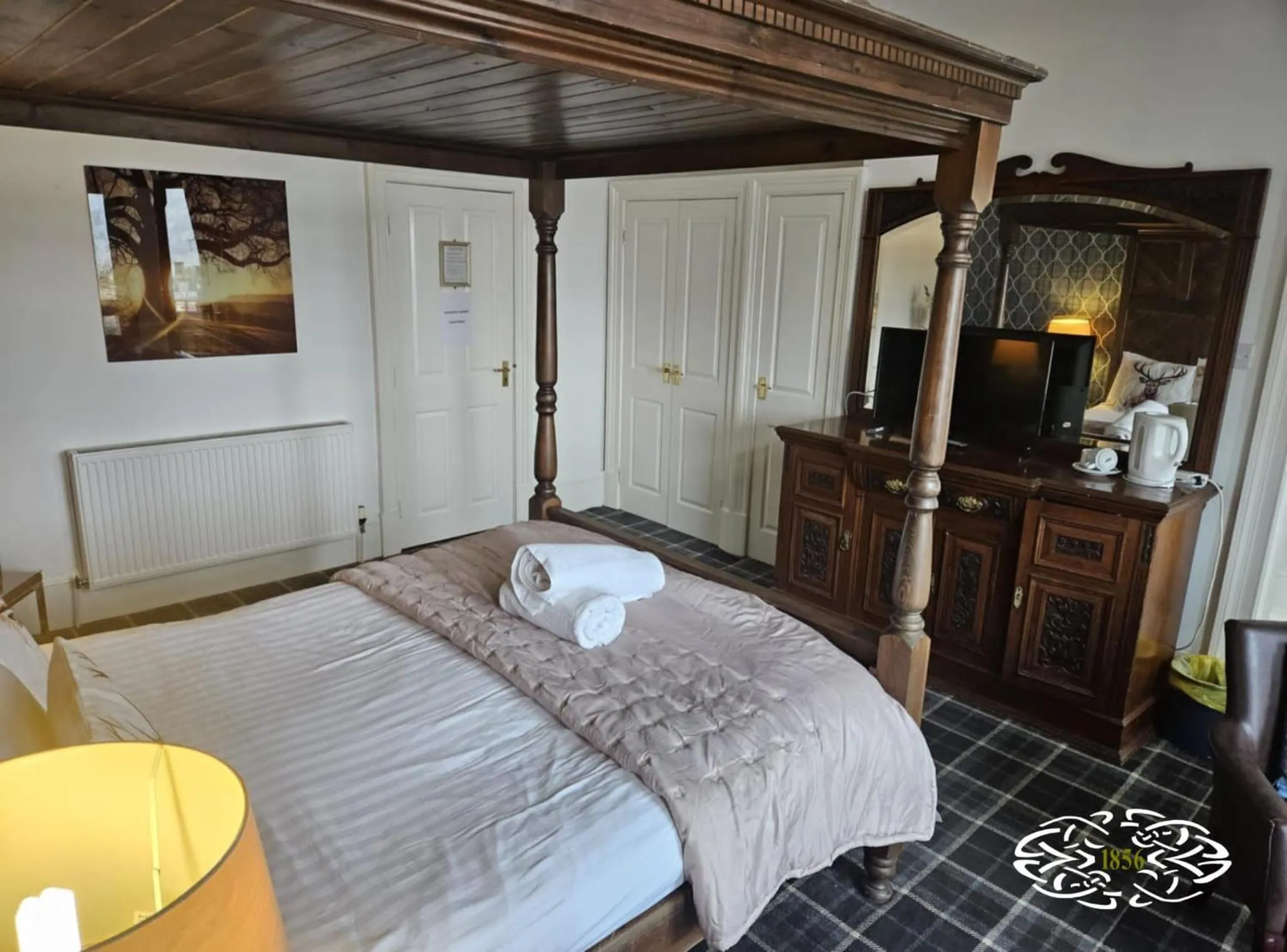 Bed in Royal Marine Hotel Dunoon