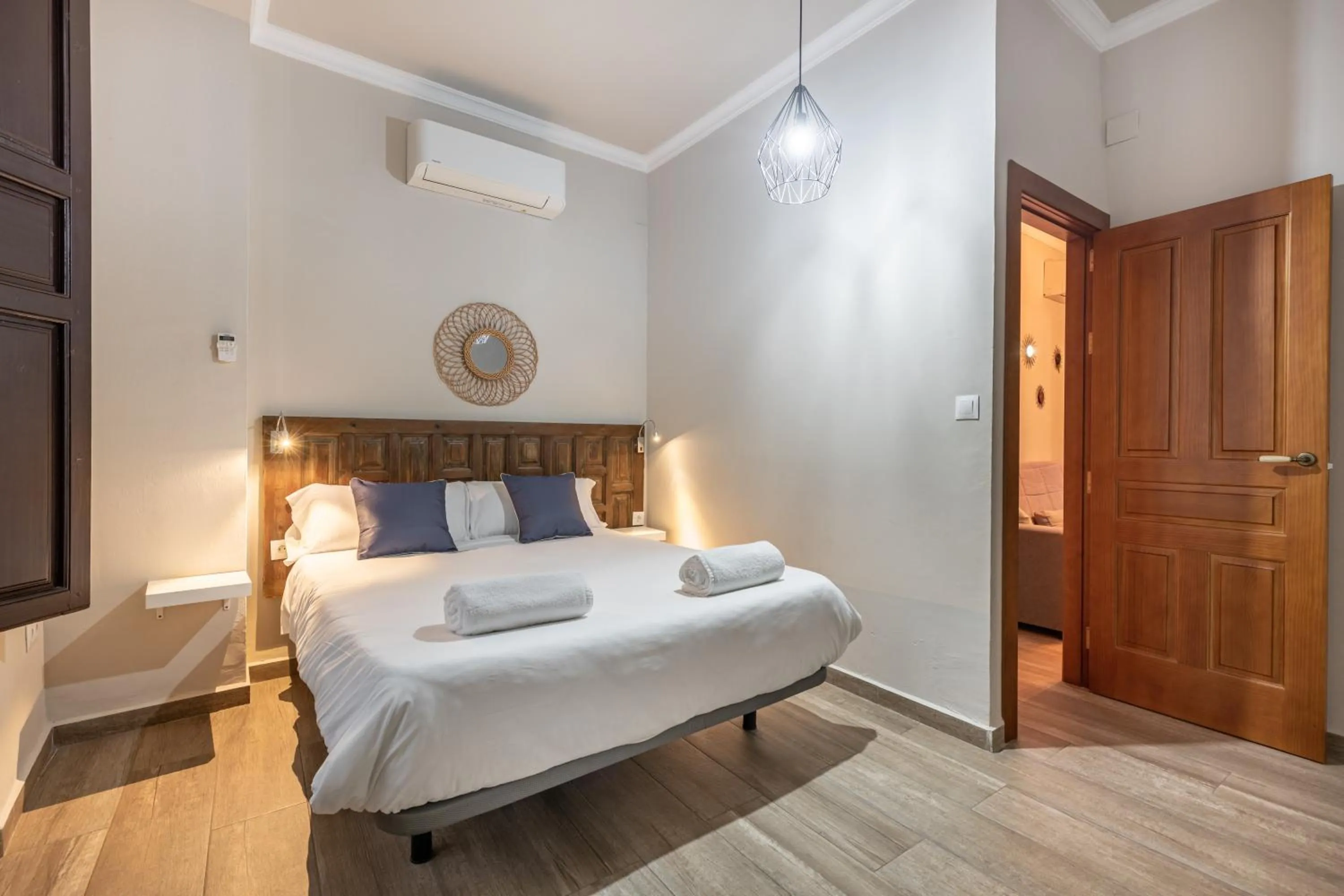 Bedroom, Bed in Apartamentos Alhambra Granada 3000