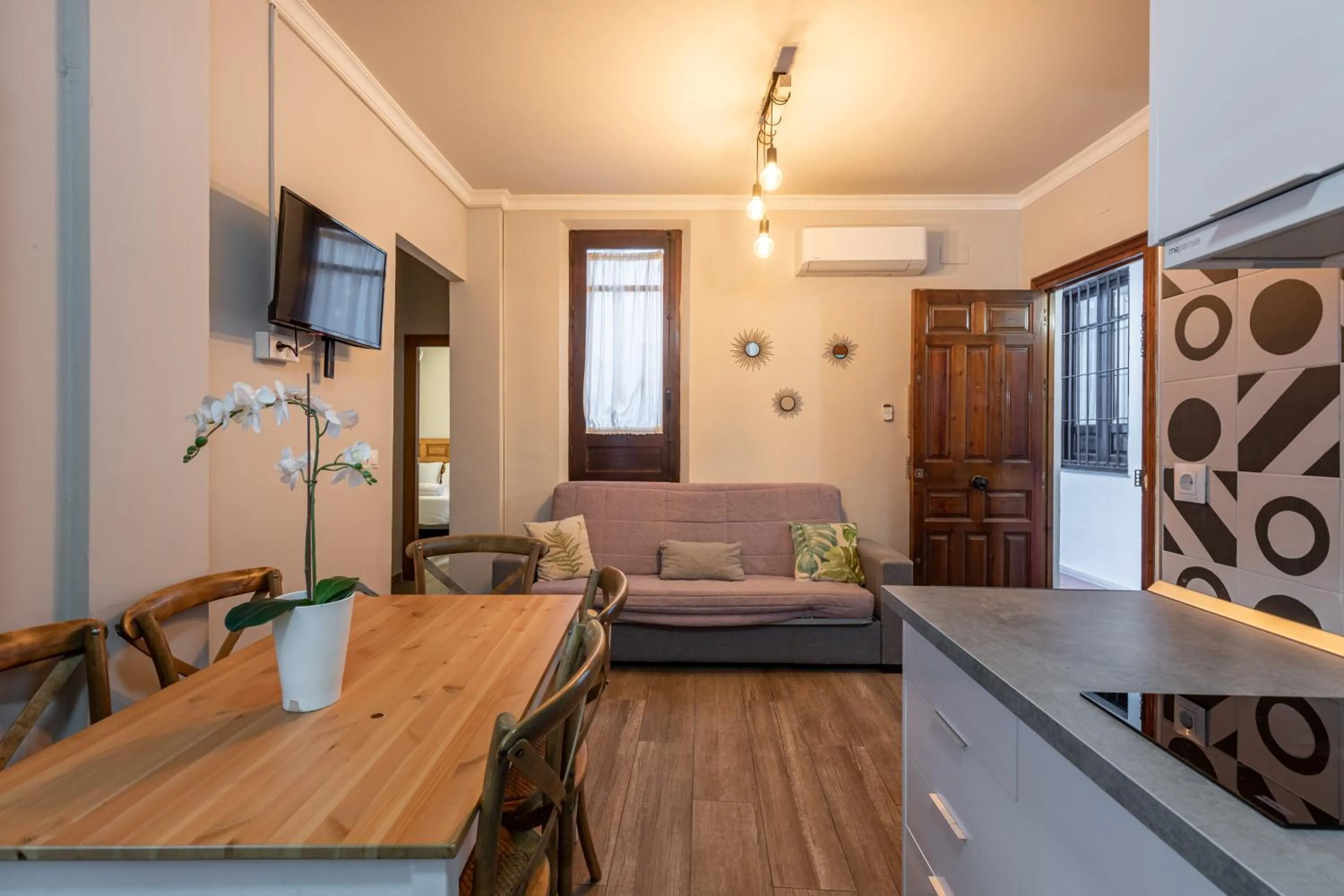 Kitchen or kitchenette in Apartamentos Alhambra Granada 3000