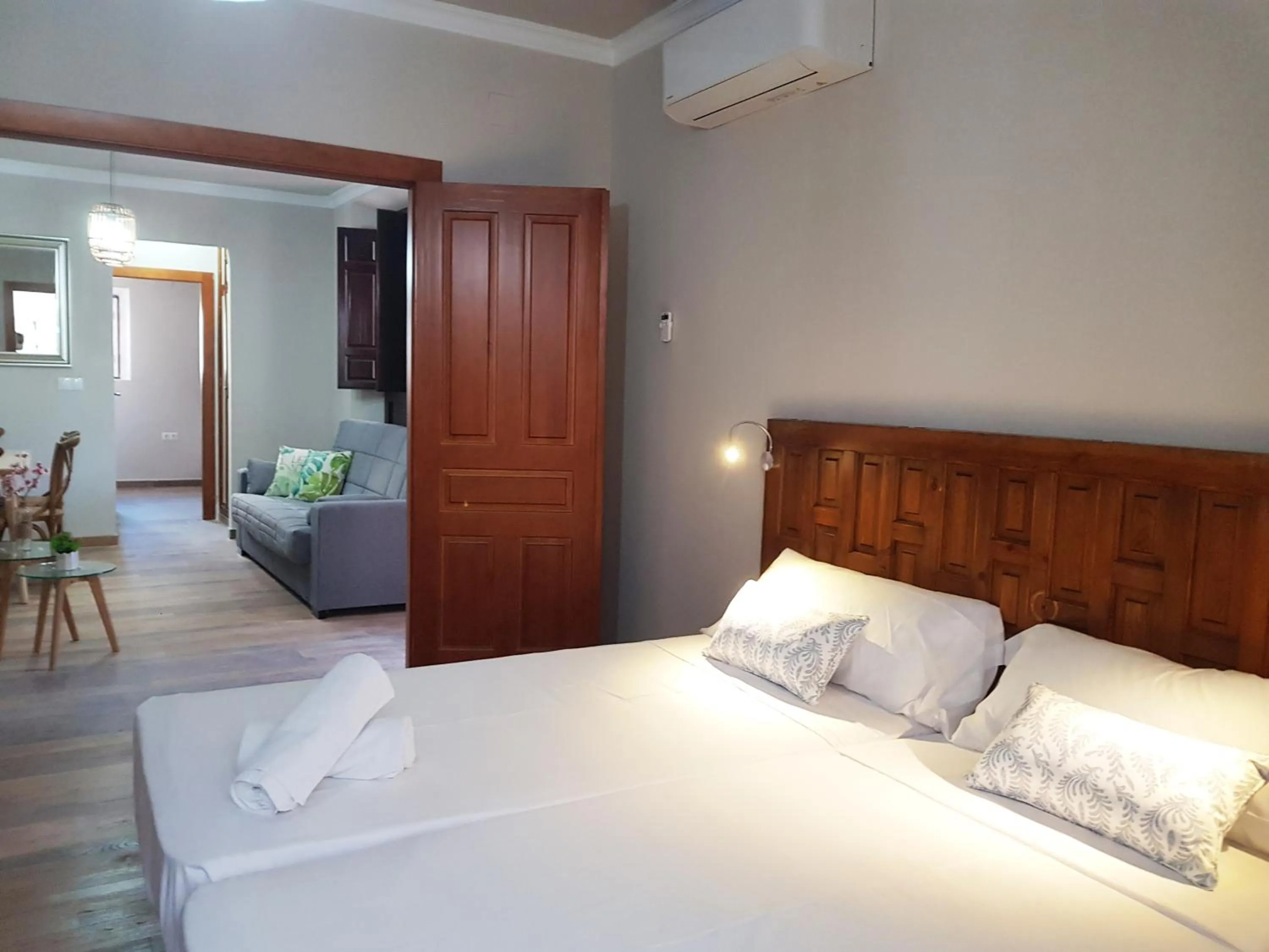 Bedroom, Bed in Apartamentos Alhambra Granada 3000