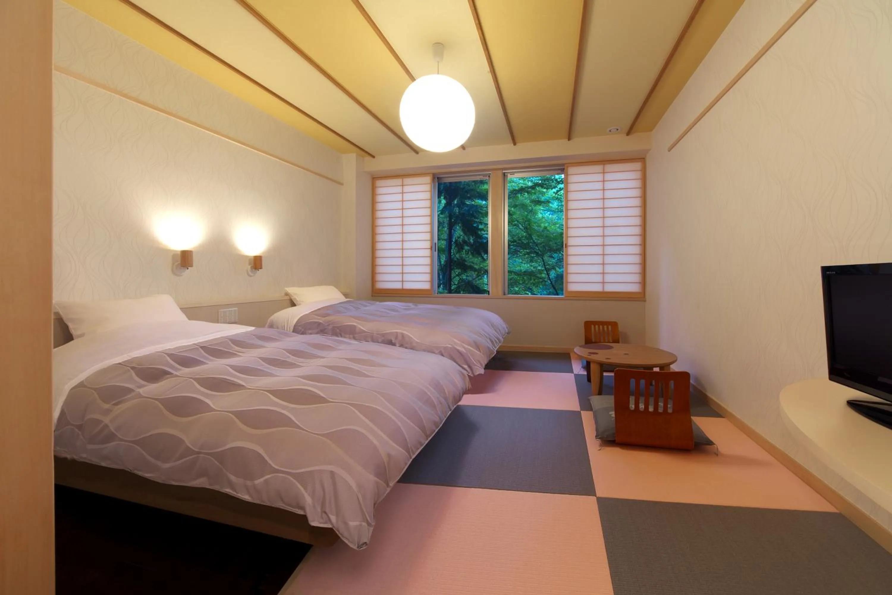 Photo of the whole room, Bed in Kusatsu Skyland Hotel