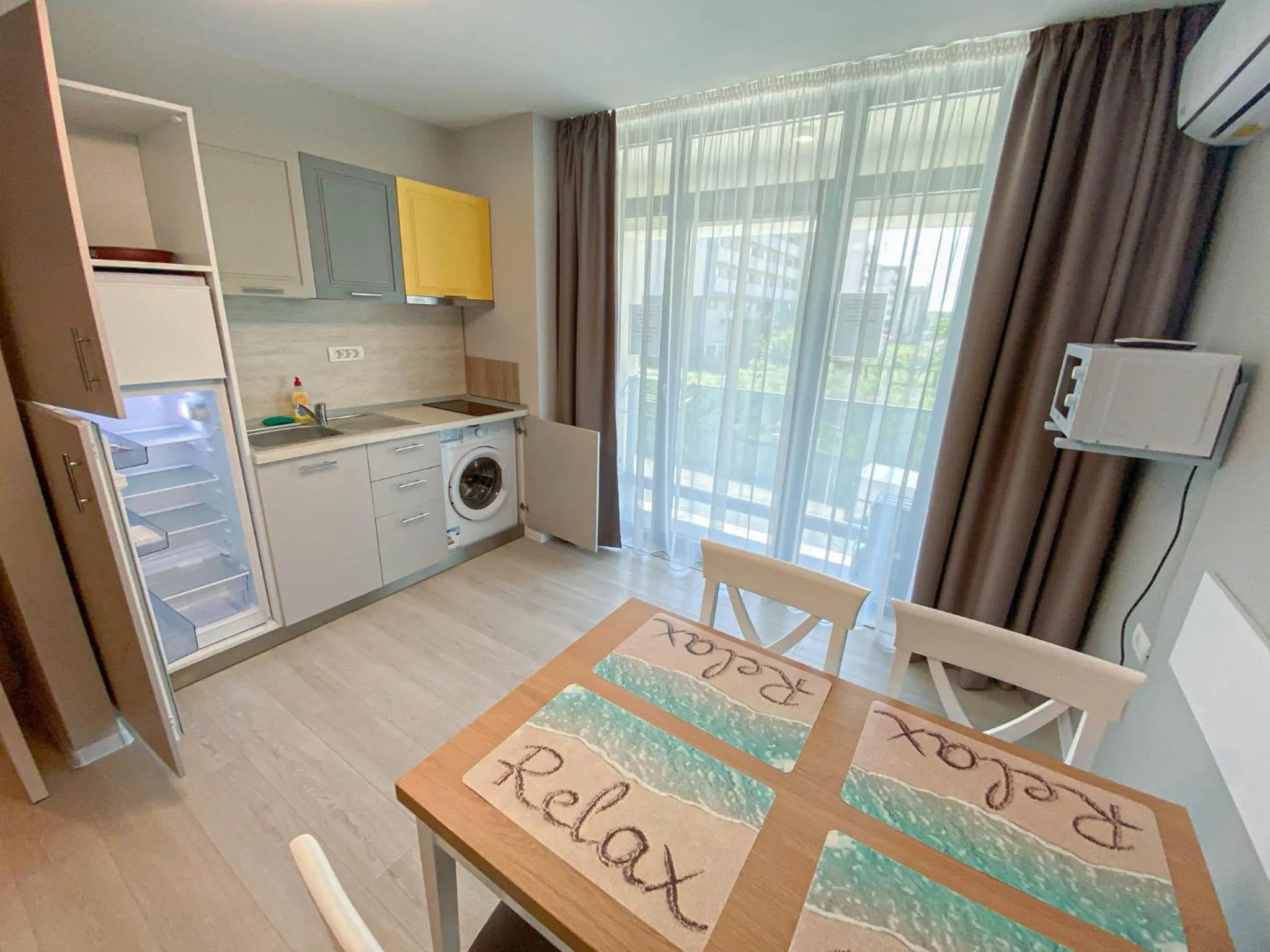 Kitchen or kitchenette in Aparthotel Nevada - Apartamente