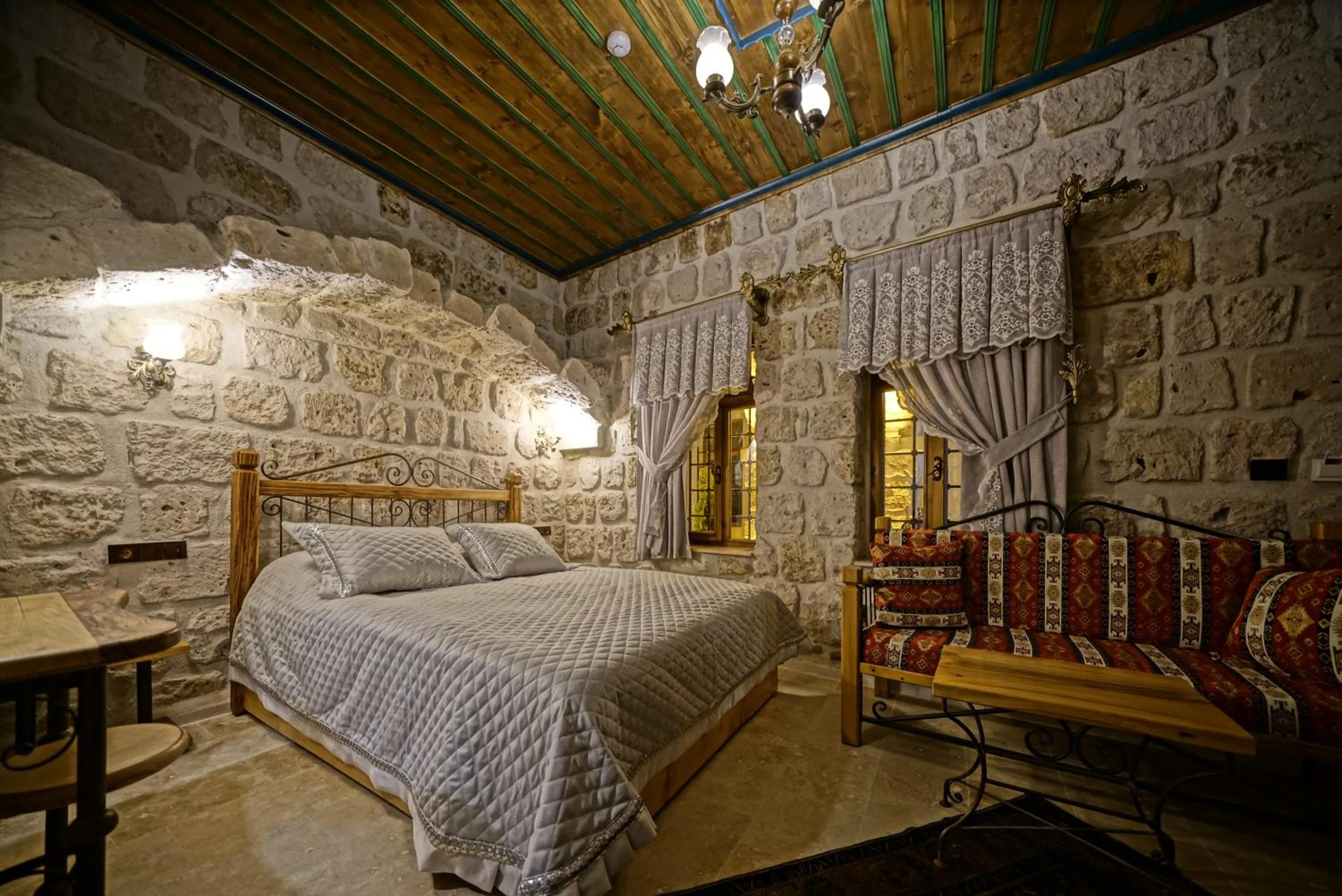 Photo of the whole room, Bed in Cappadocia Cave Lodge